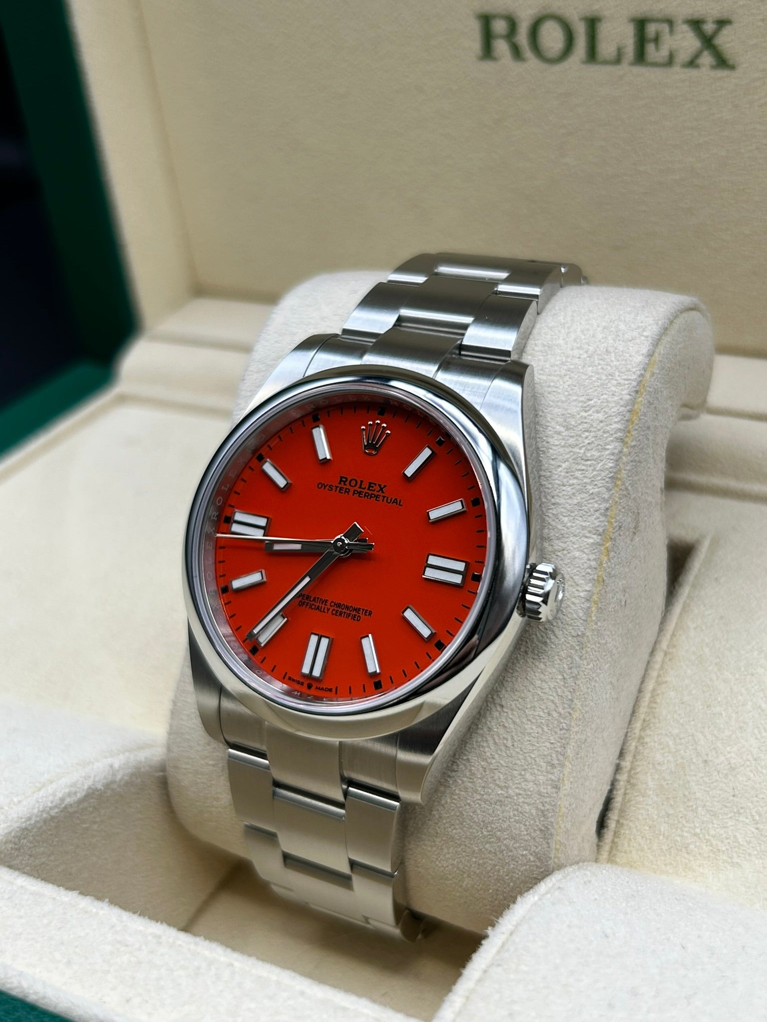 Rolex Oyster Perpetual 41 Coral Red 124300