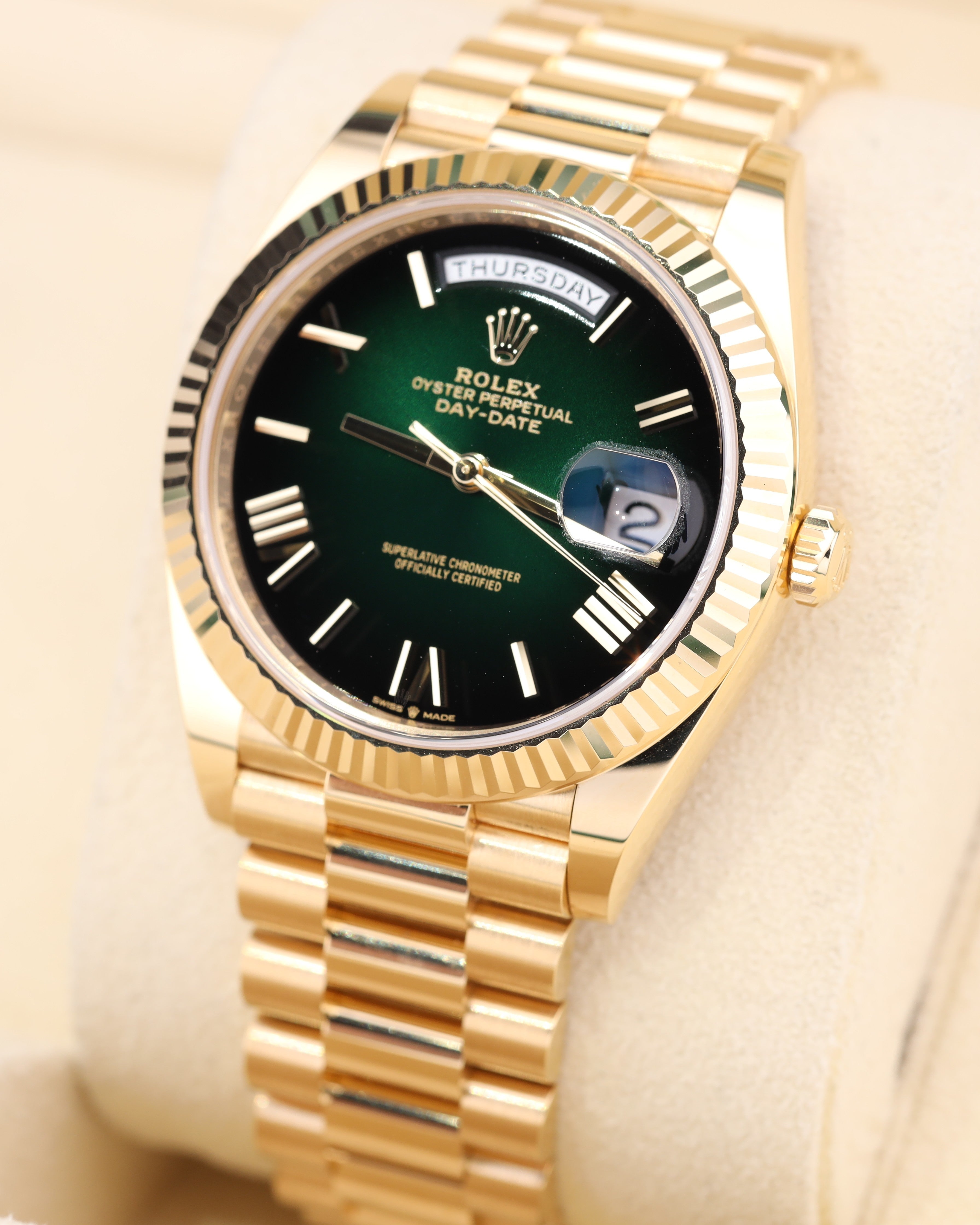 Rolex Day-Date 40 Green Ombre President Yellow Gold 228238