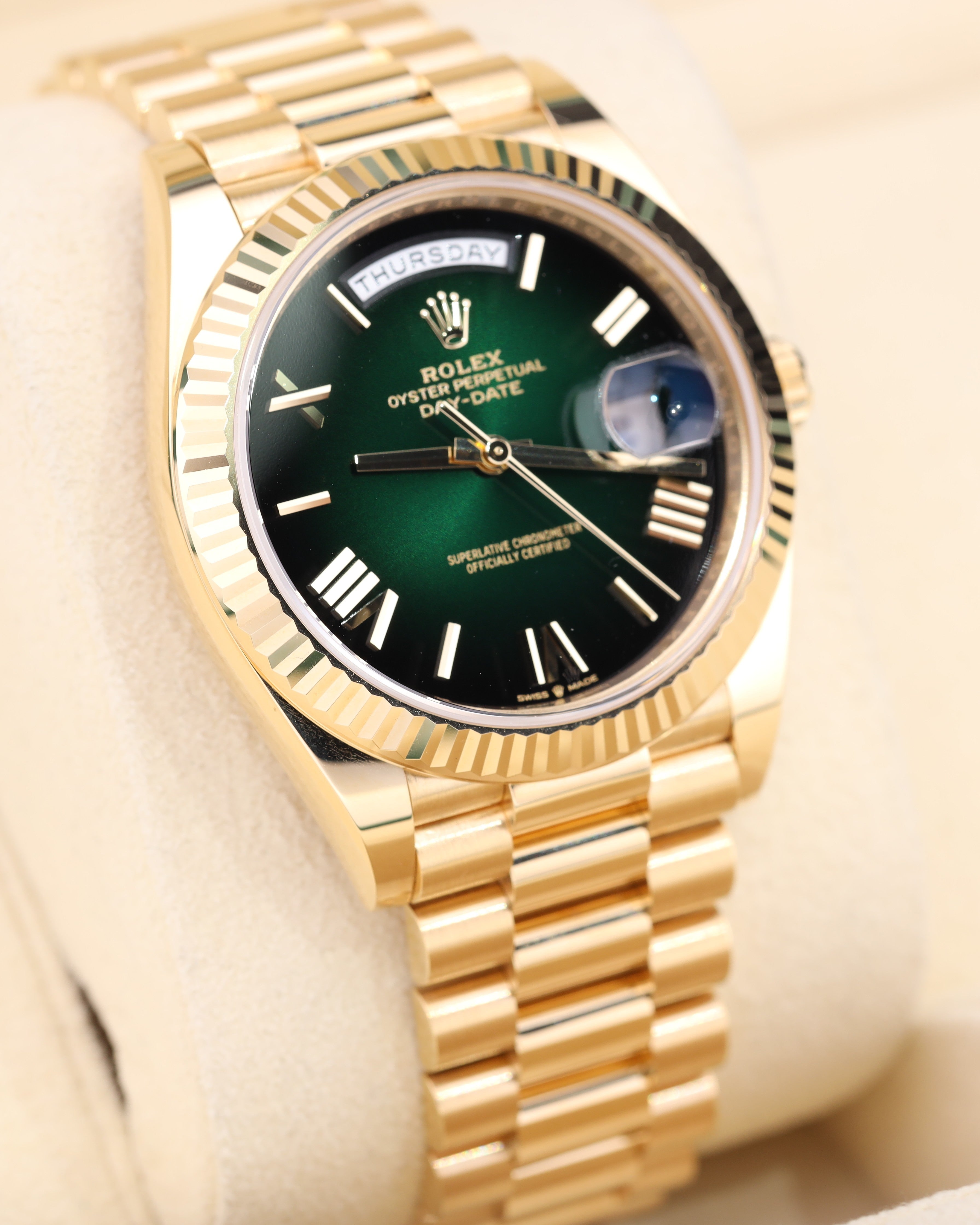 Rolex Day-Date 40 Green Ombre President Yellow Gold 228238