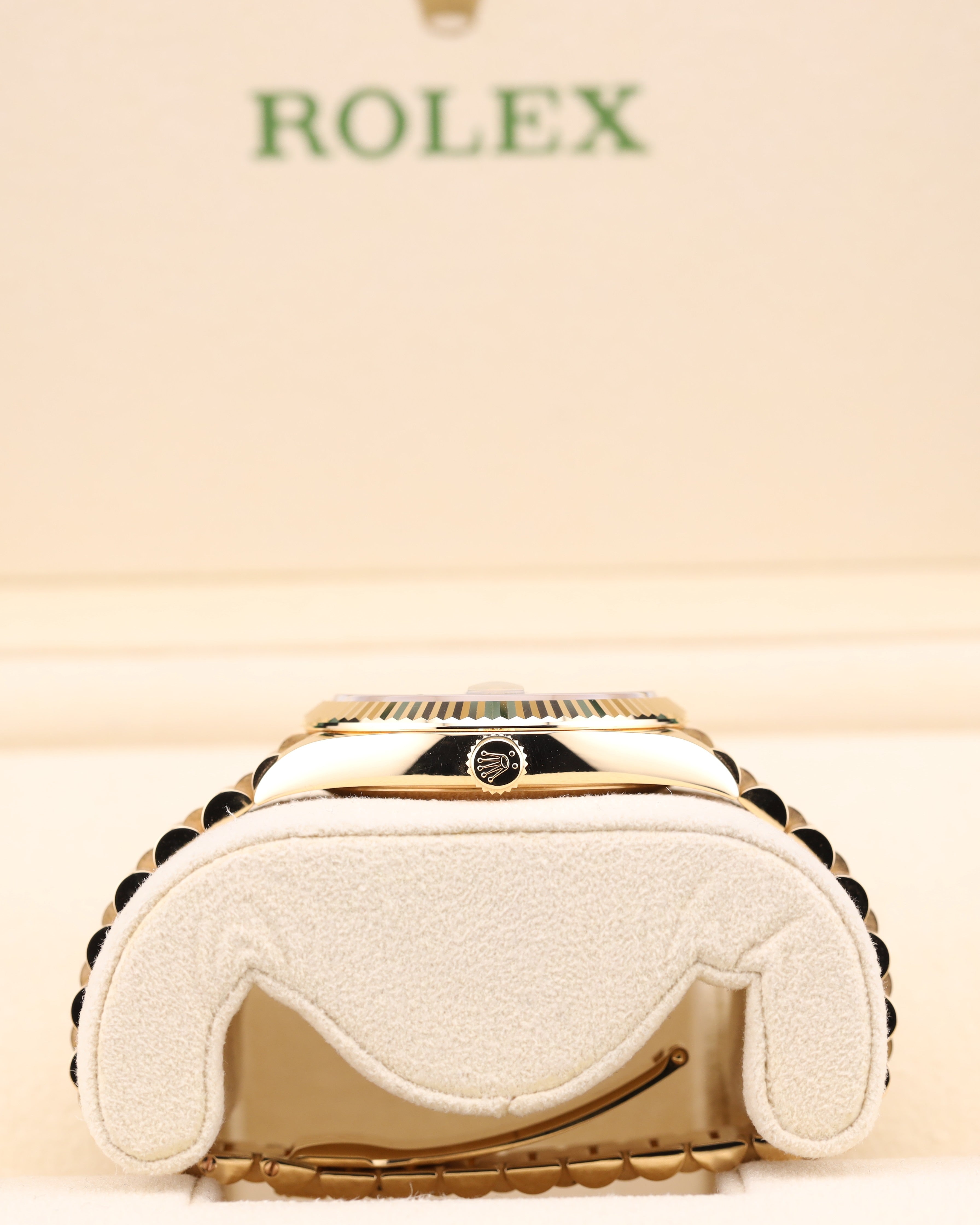 Rolex Day-Date 40 Green Ombre President Yellow Gold 228238