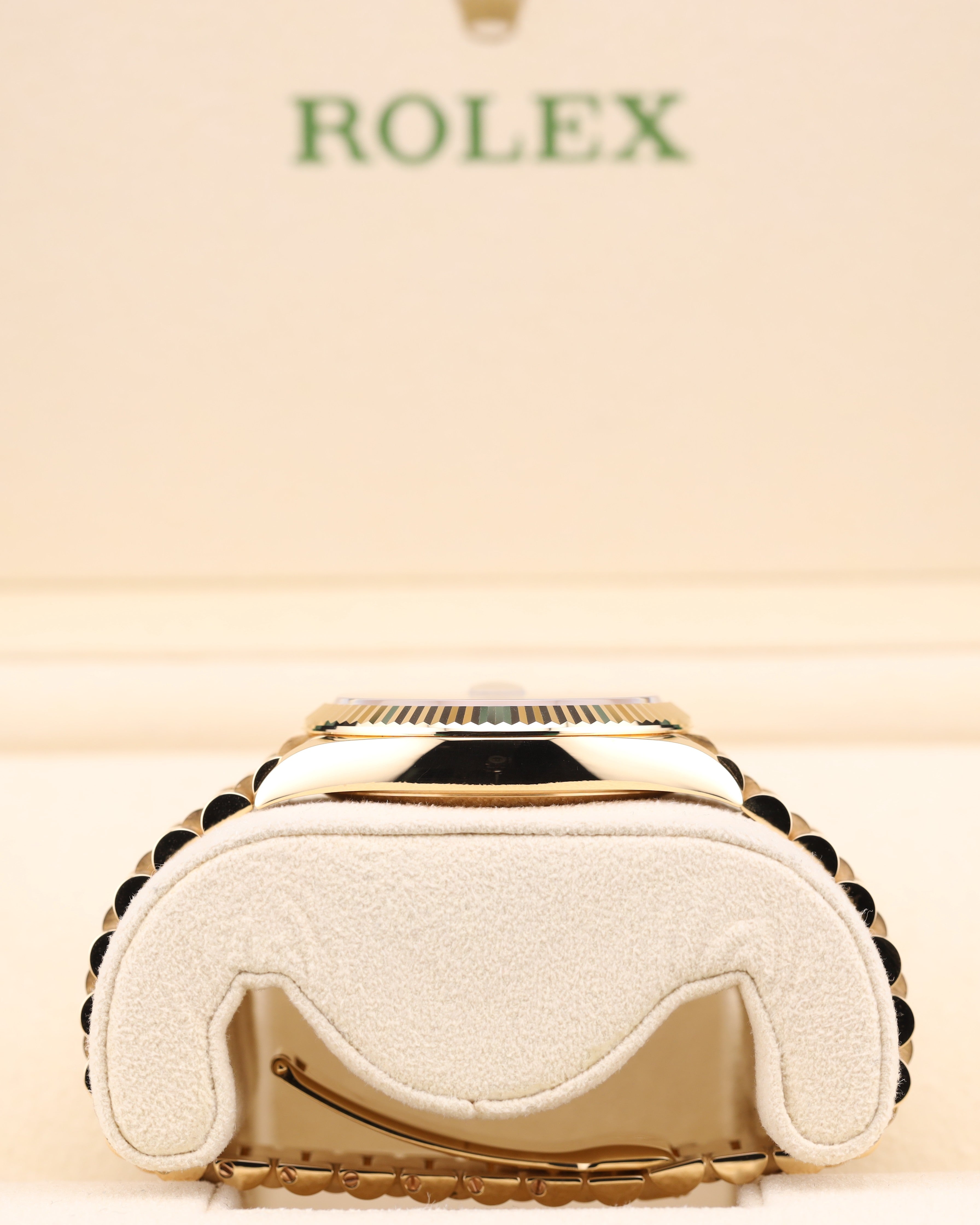 Rolex Day-Date 40 Green Ombre President Yellow Gold 228238