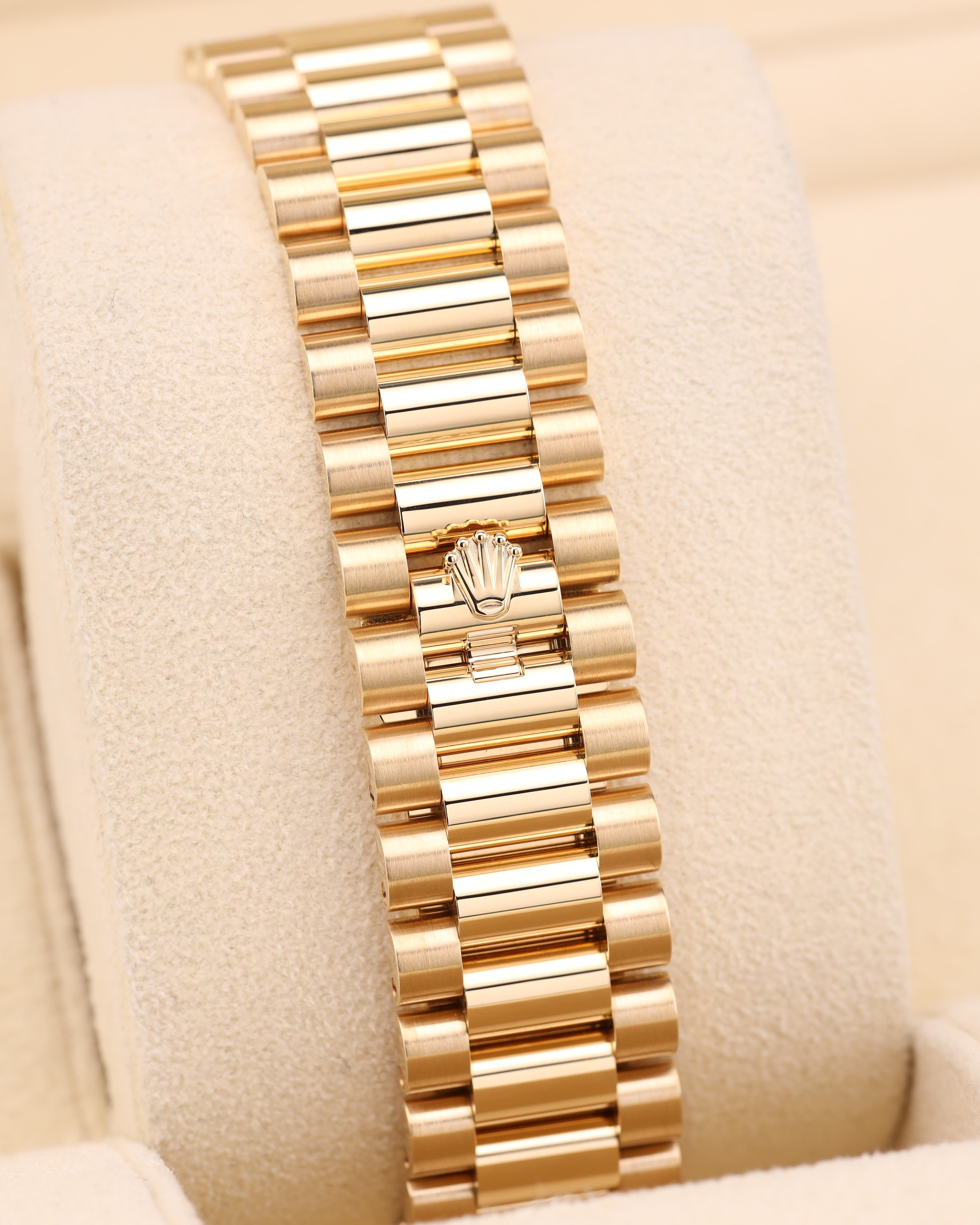 Rolex Day-Date 40 Green Ombre President Yellow Gold 228238