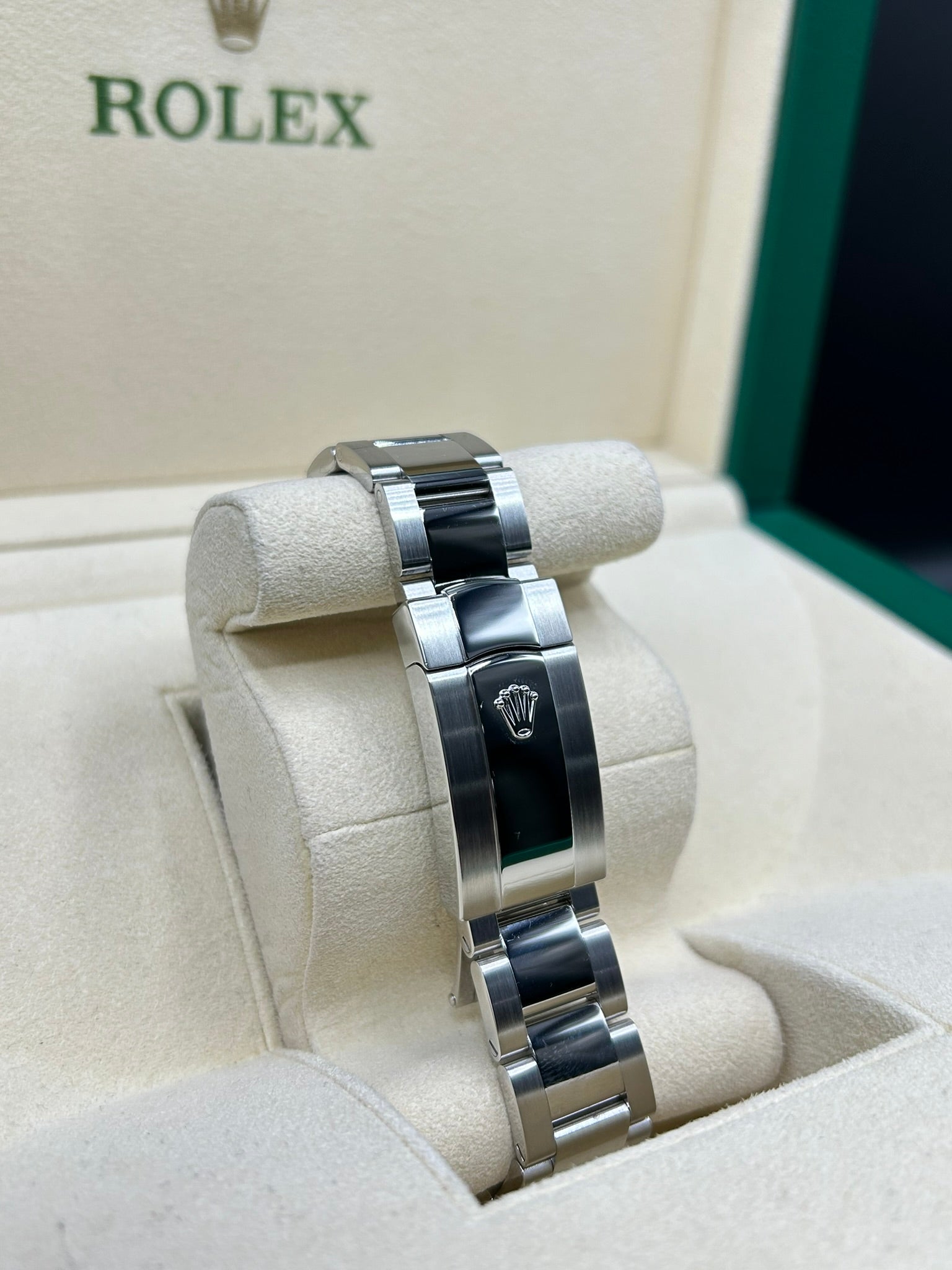 Rolex Datejust 41 Blue Dial 126300 Oyster Bracelet with Smooth Bezel