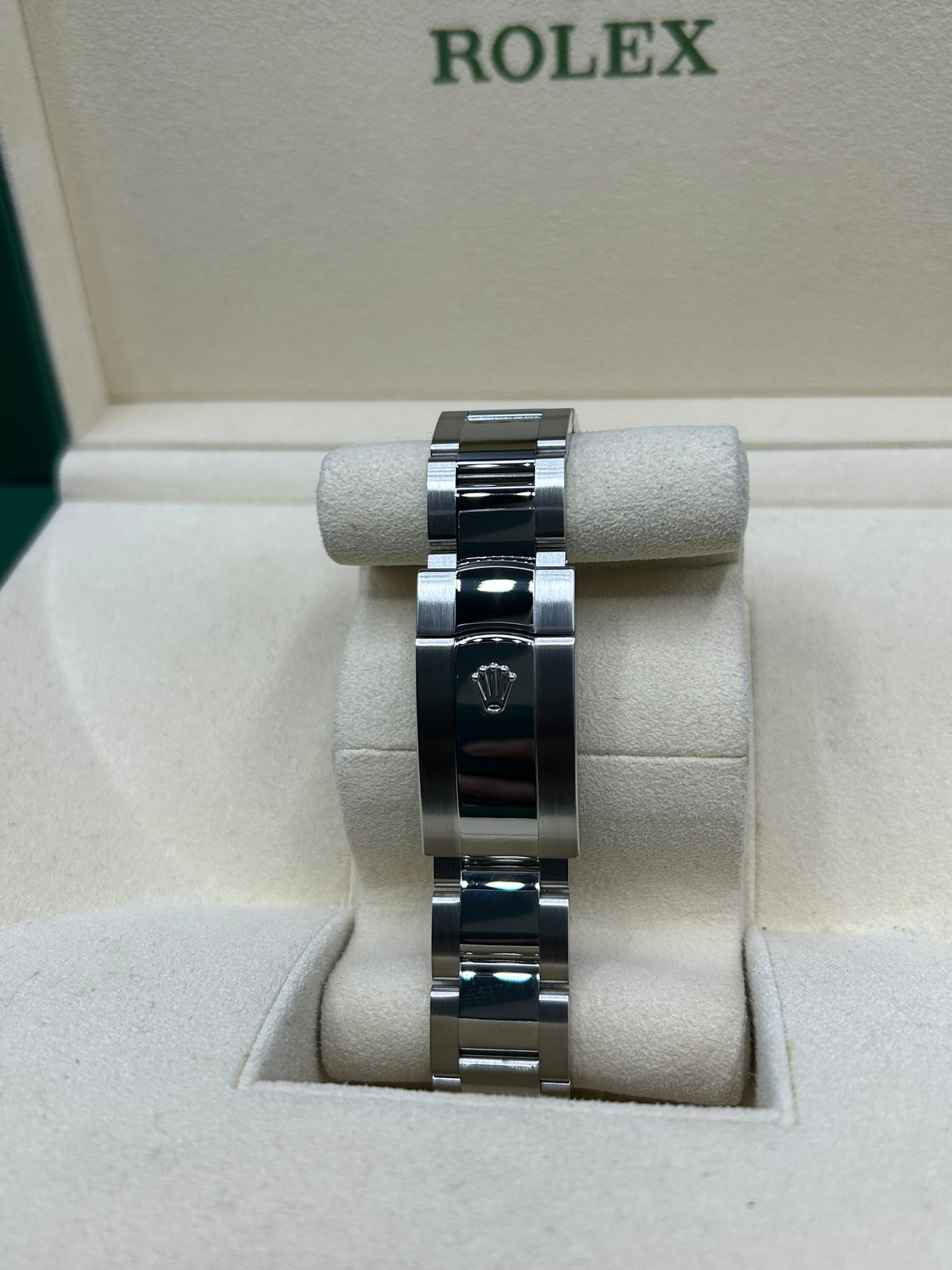 Rolex Datejust 41 Blue Dial 126300 Oyster Bracelet with Smooth Bezel