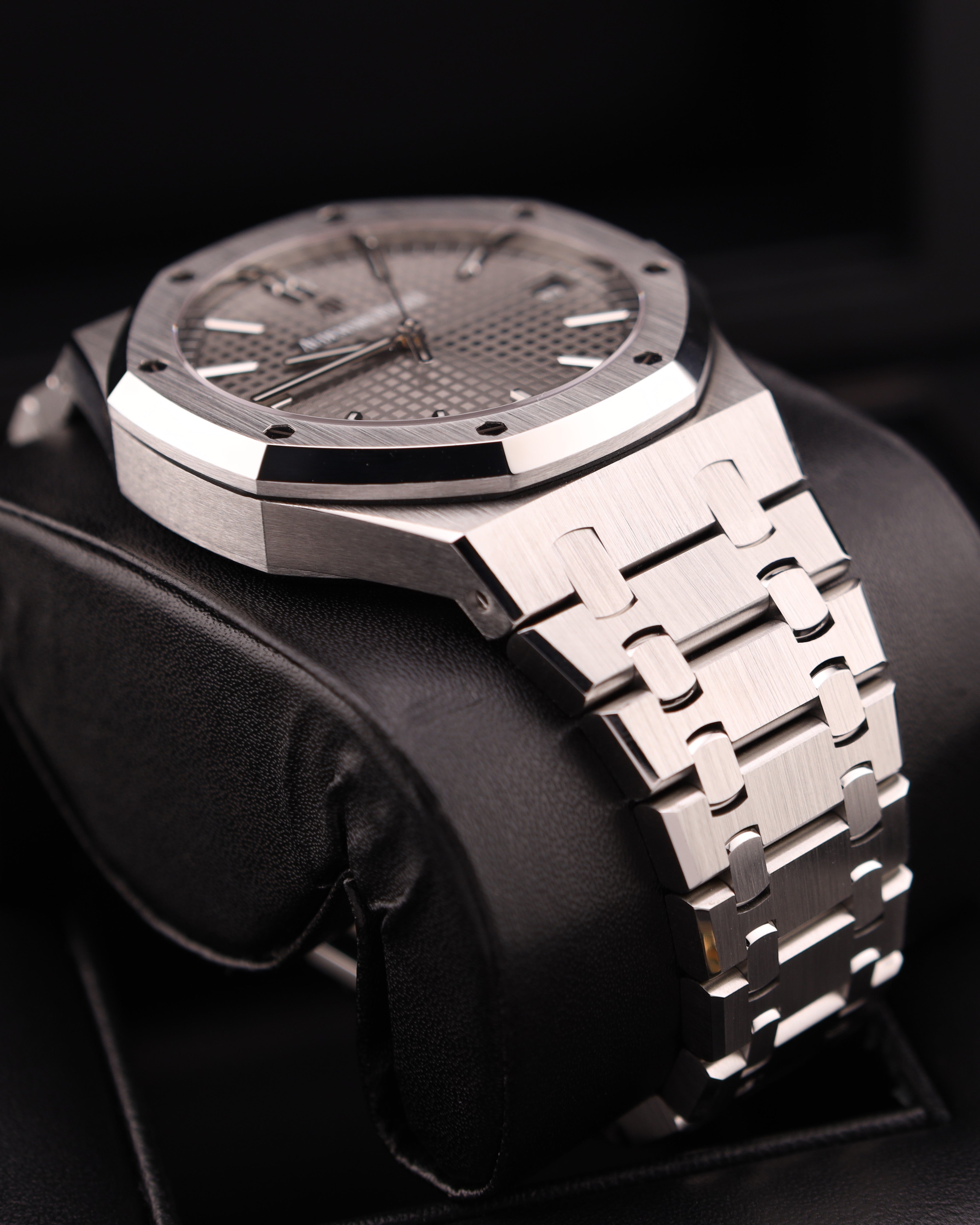 Audemars Piguet Royal Oak Grey Rhodium Dial 15500ST – MVP Jewelers