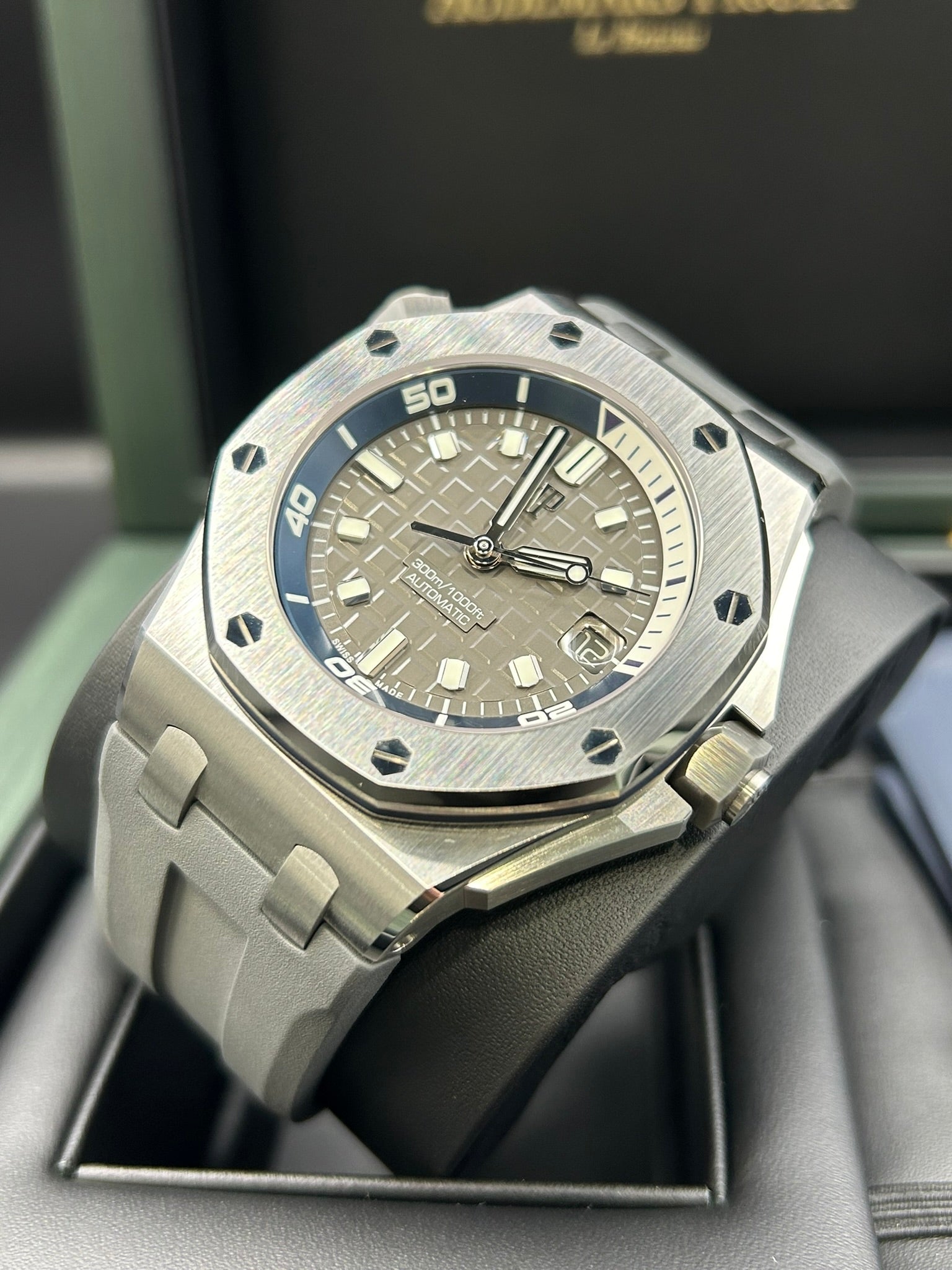 Audemars Piguet Royal Oak Offshore Diver 15720ST.OO.A009CA.01