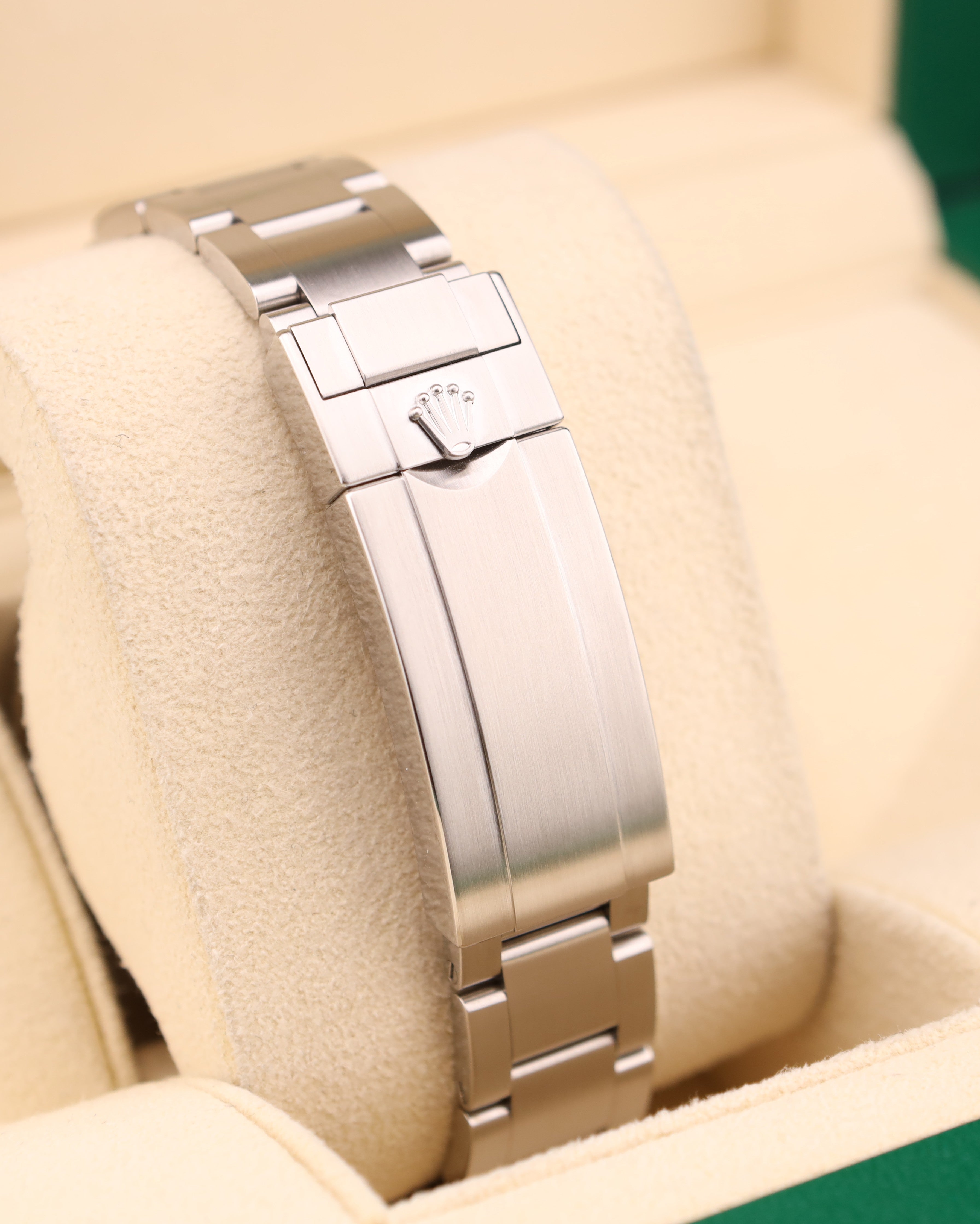 Rolex Submariner Date HULK Green Dial Oyster 116610LV