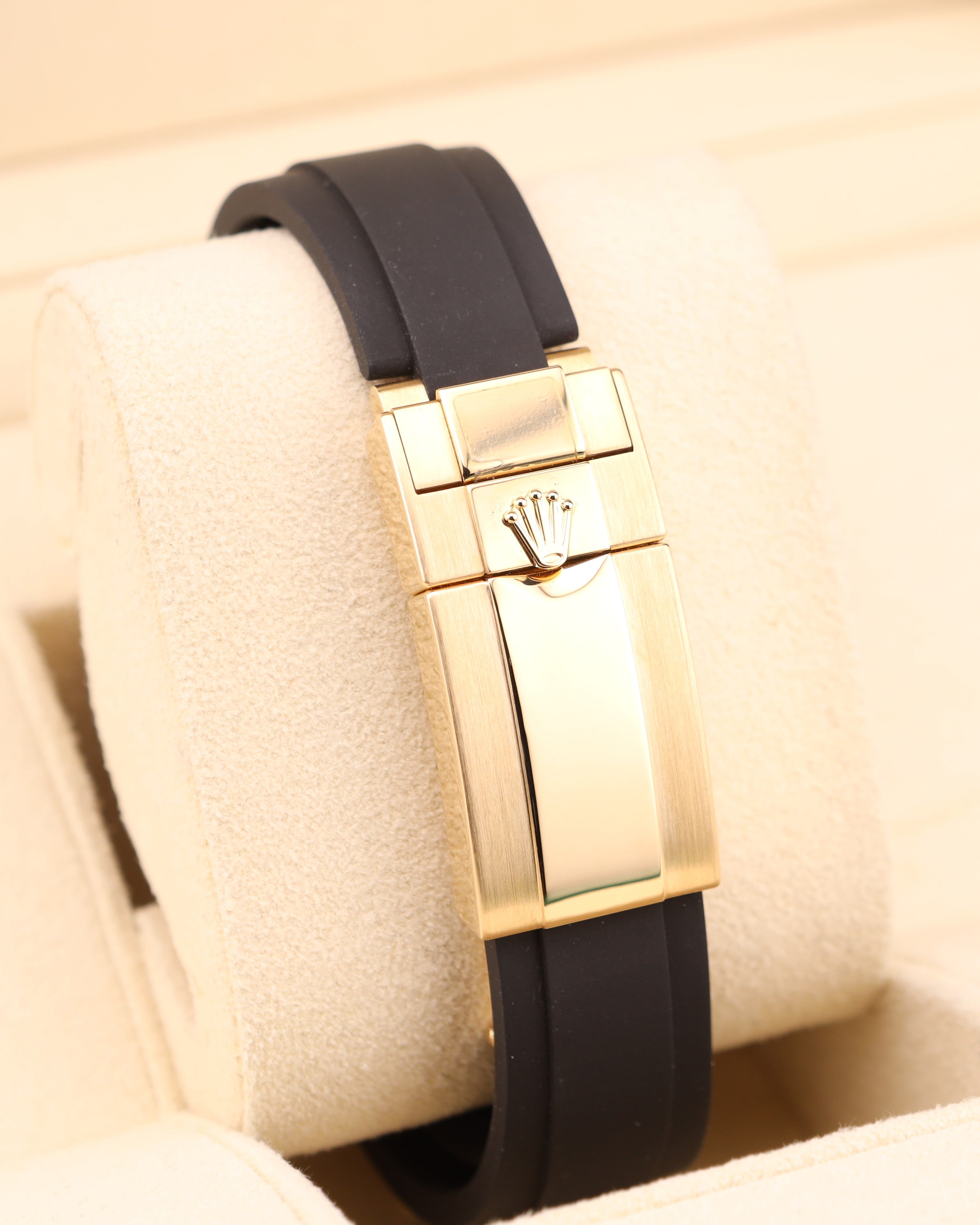 Rolex Daytona Paul Newman Yellow Gold Black Dial 116518LN Oysterflex