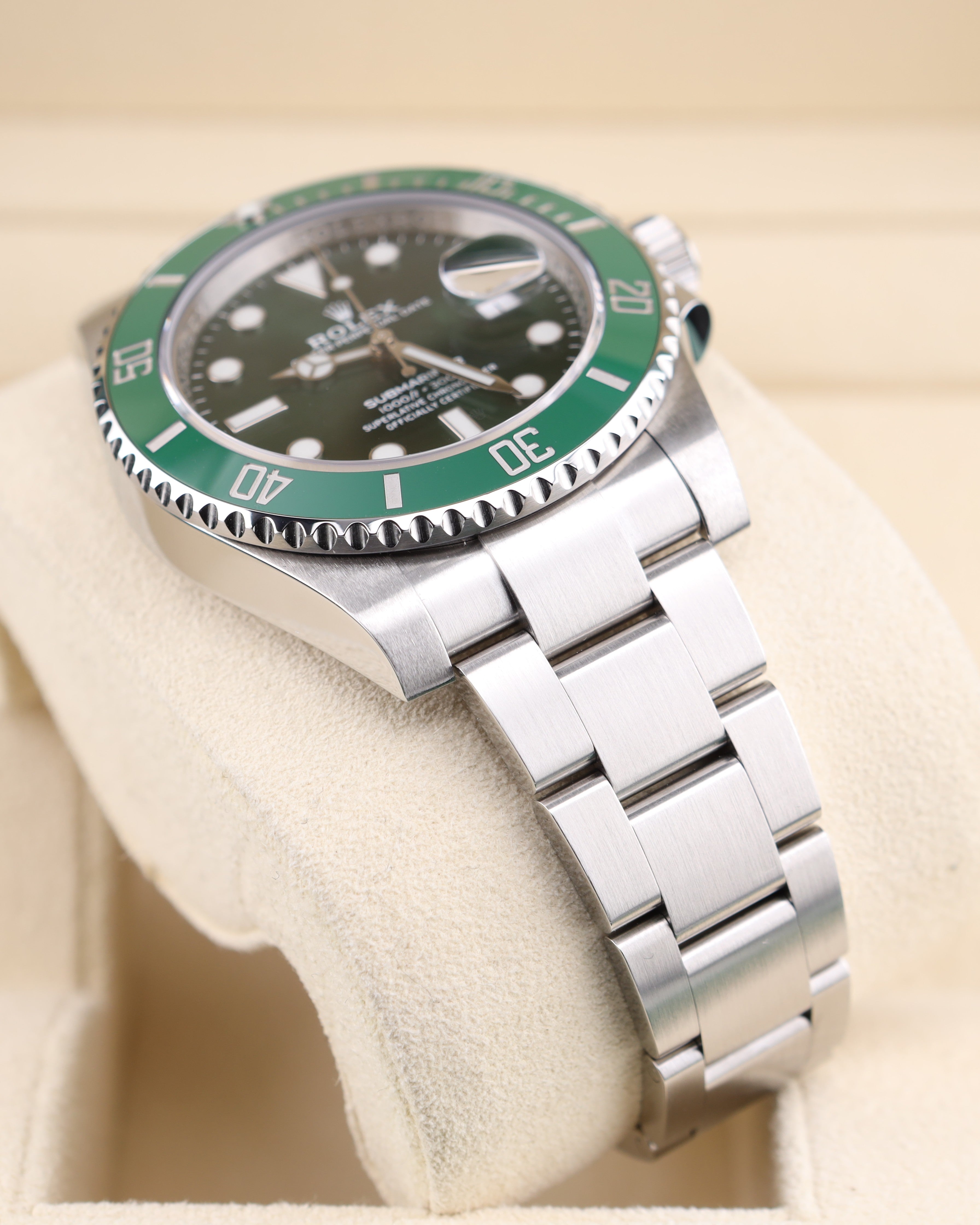 Rolex Submariner Date HULK Green Dial Oyster 116610LV - 2019