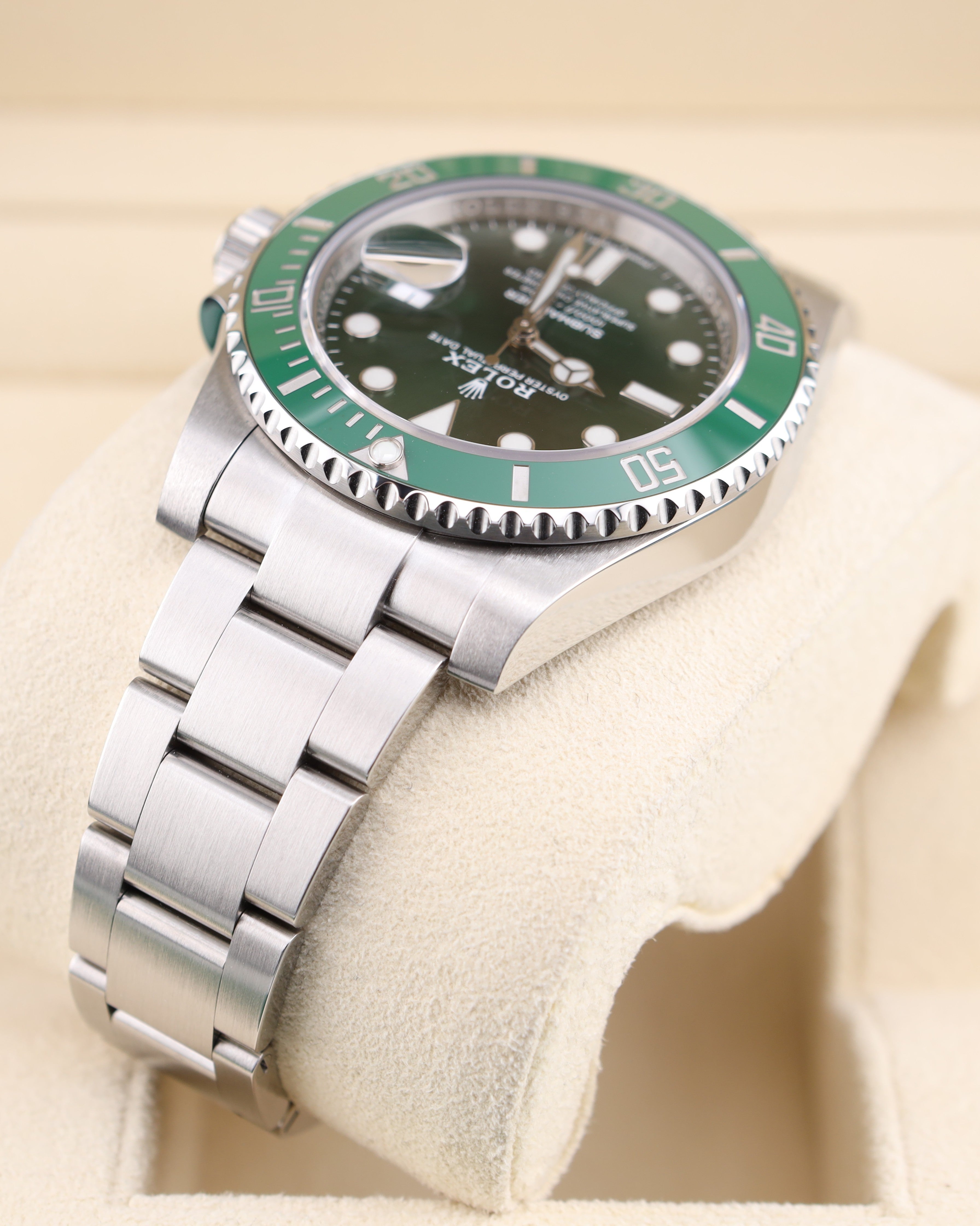 Rolex Submariner Date HULK Green Dial Oyster 116610LV - 2019