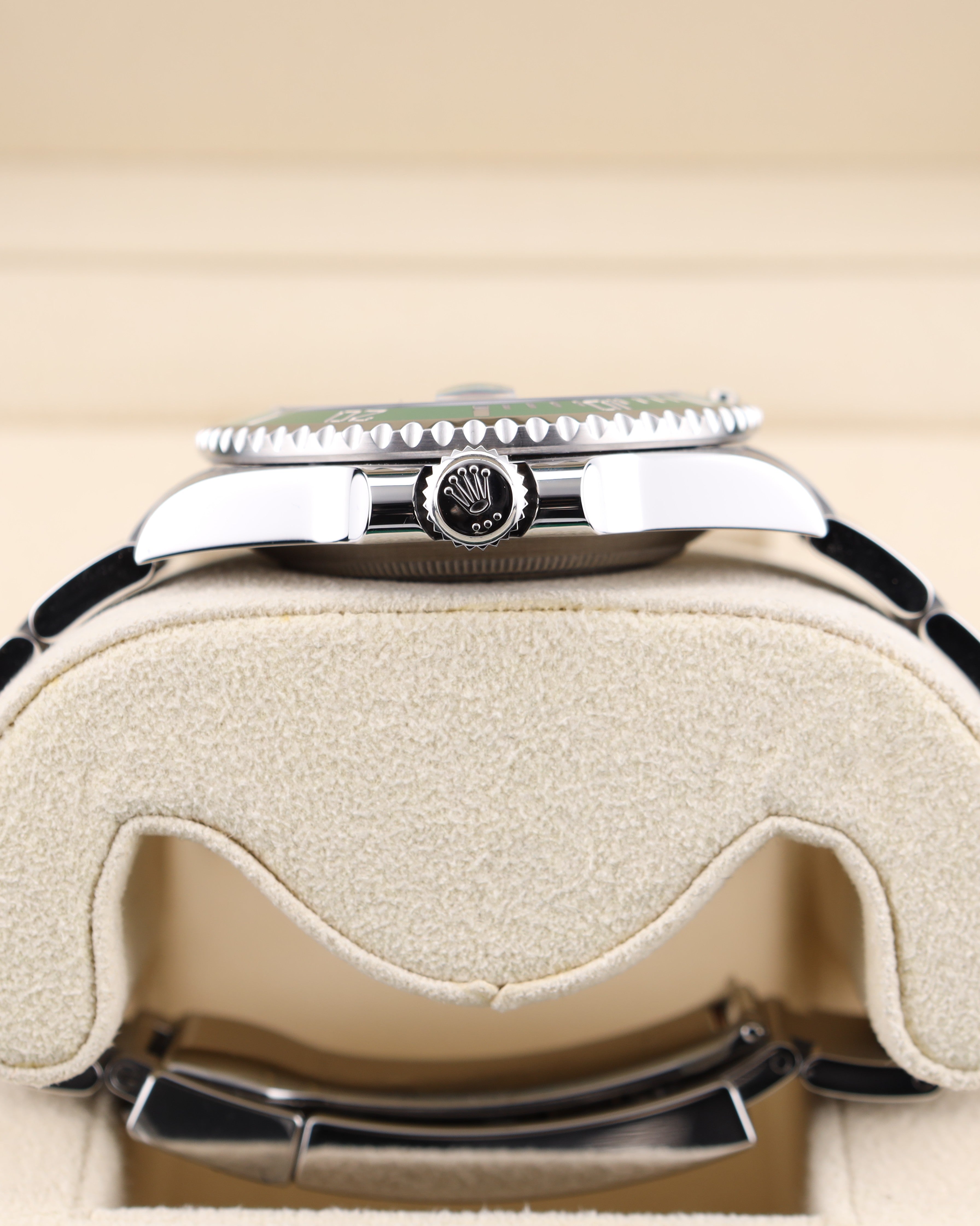 Rolex Submariner Date HULK Green Dial Oyster 116610LV - 2019