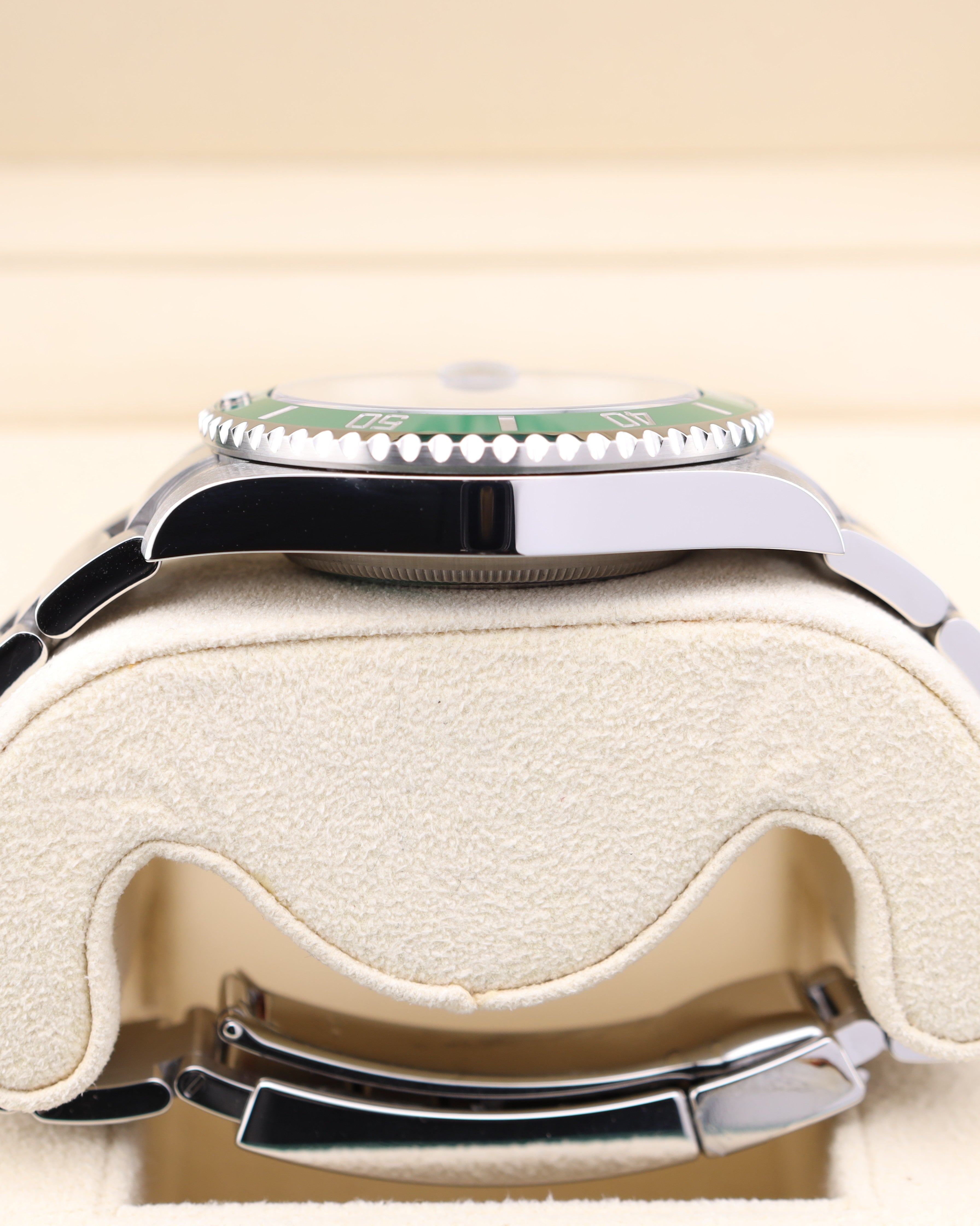 Rolex Submariner Date HULK Green Dial Oyster 116610LV - 2019