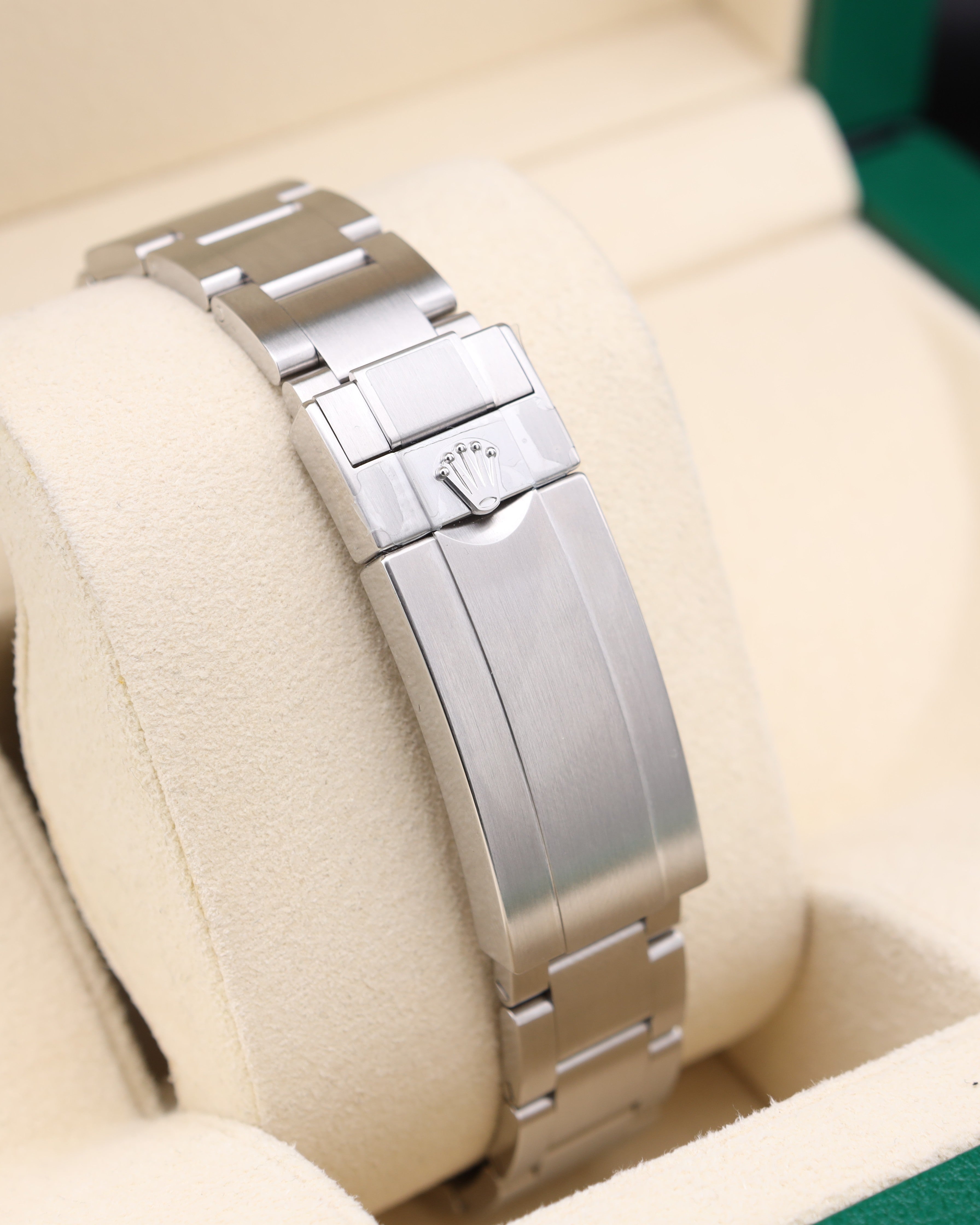 Rolex Submariner Date HULK Green Dial Oyster 116610LV - 2019