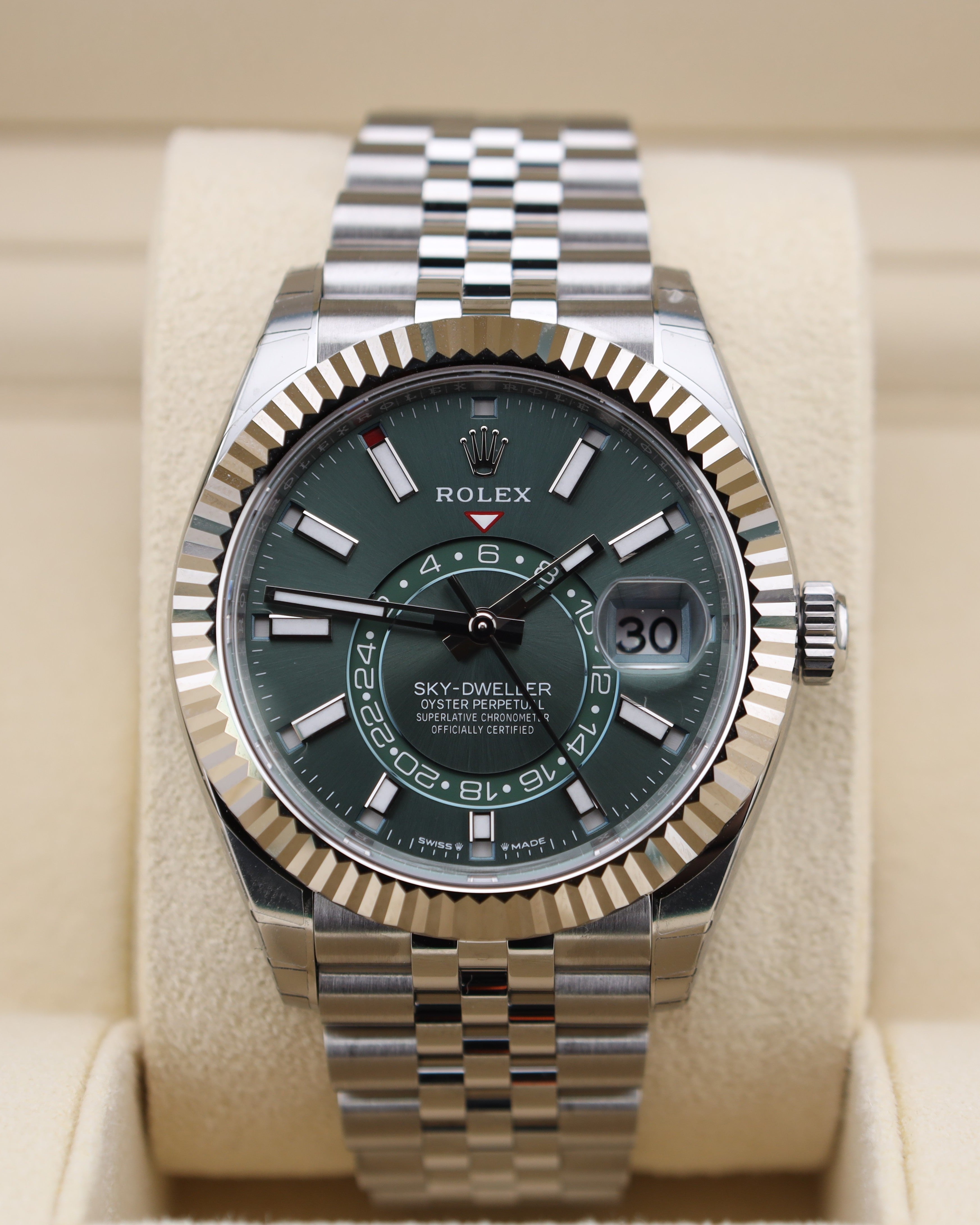 4d master フォーディーマスター バルーンドッグ　スケルトン　グリーン Rolex Sky-Dweller 42 Green Dial on Jubilee 336934 – MVP Jewelers Miami