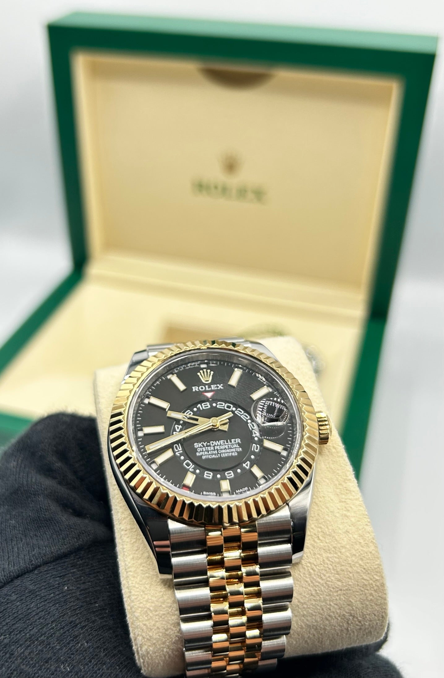 Rolex Sky-Dweller 326933 Black Dial Jubilee