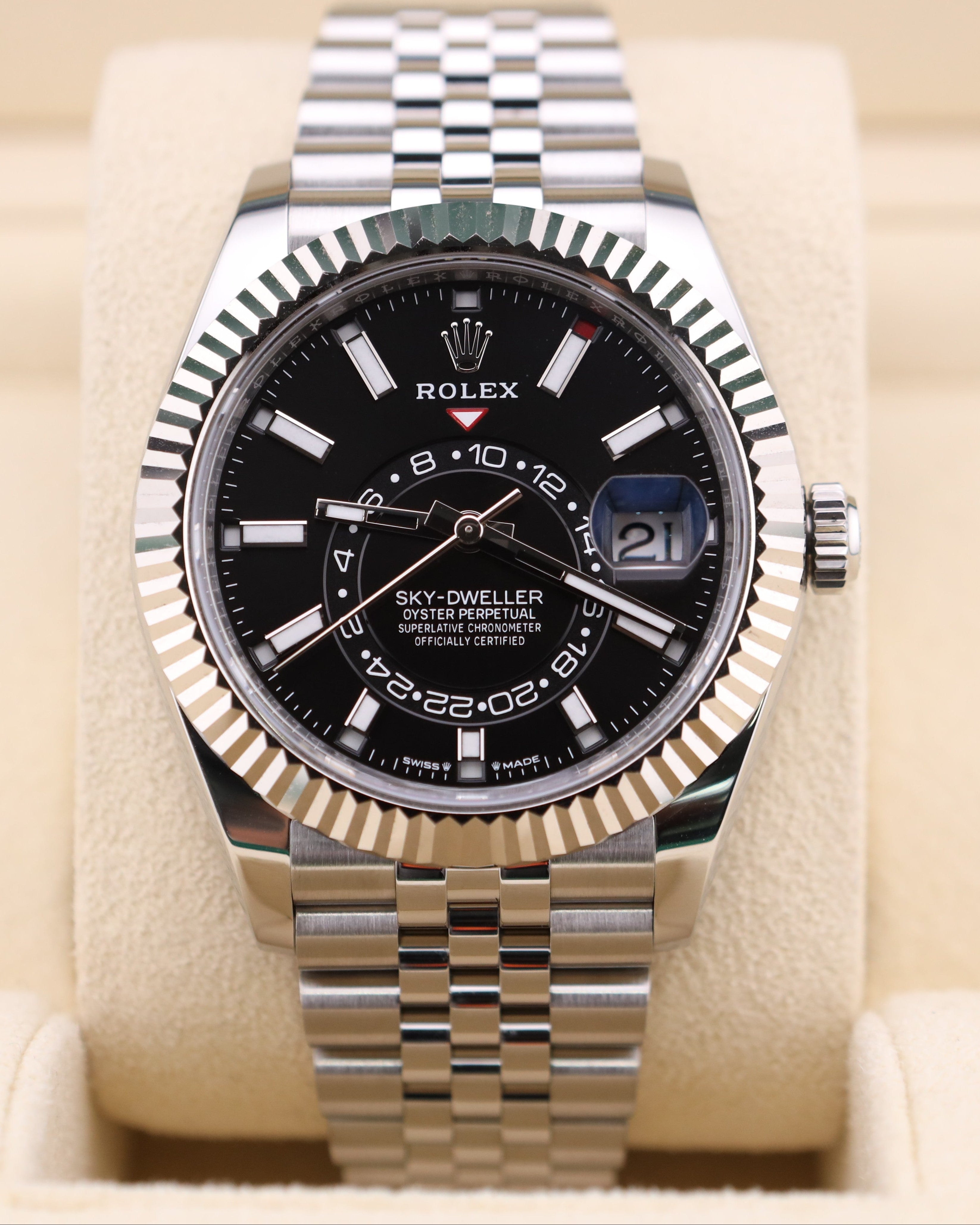 デラフェルテ Rolex Sky-Dweller Black Dial on Jubilee 336934 – MVP Jewelers Miami