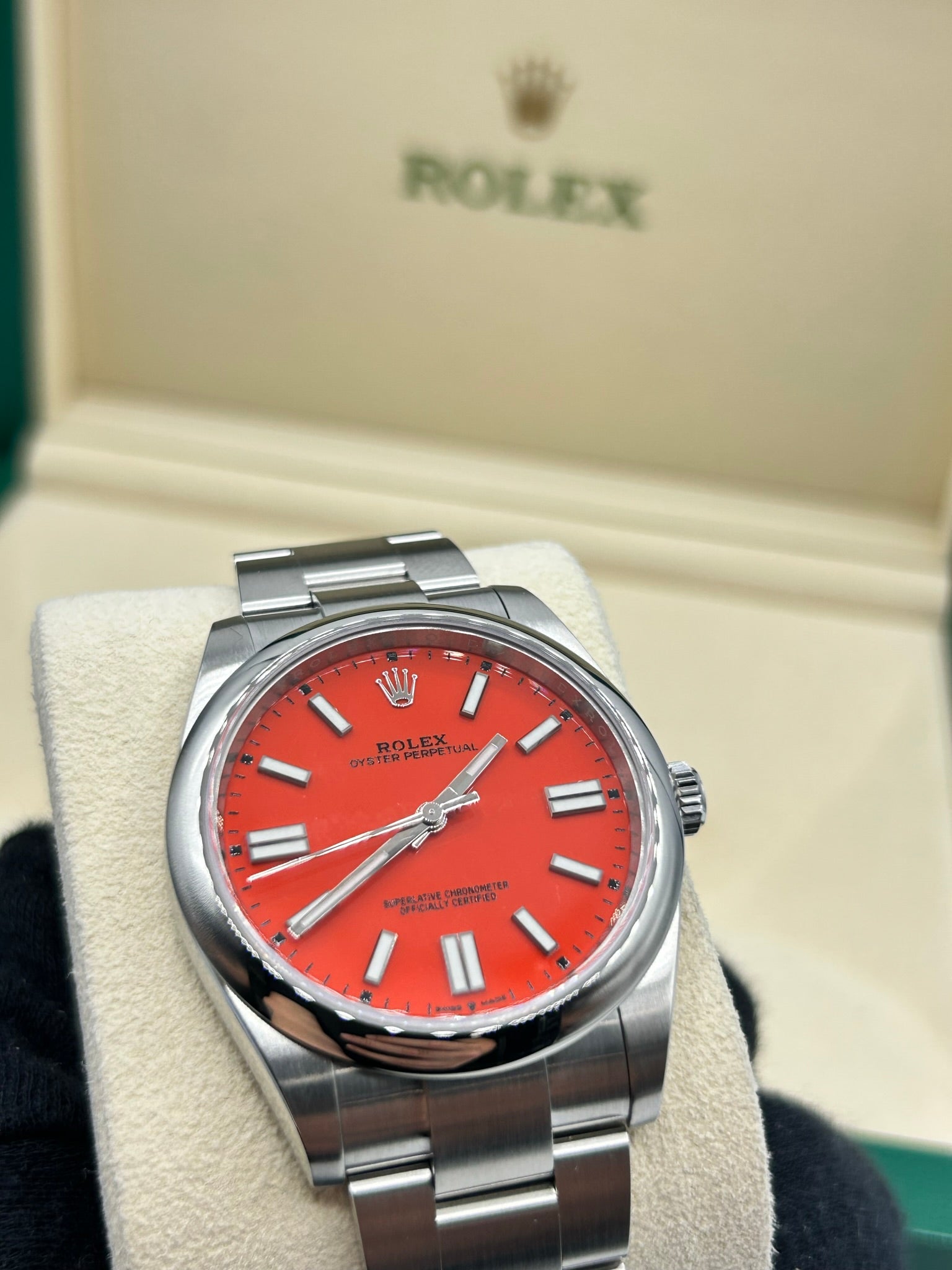 Rolex Oyster Perpetual 41 Coral Red 124300