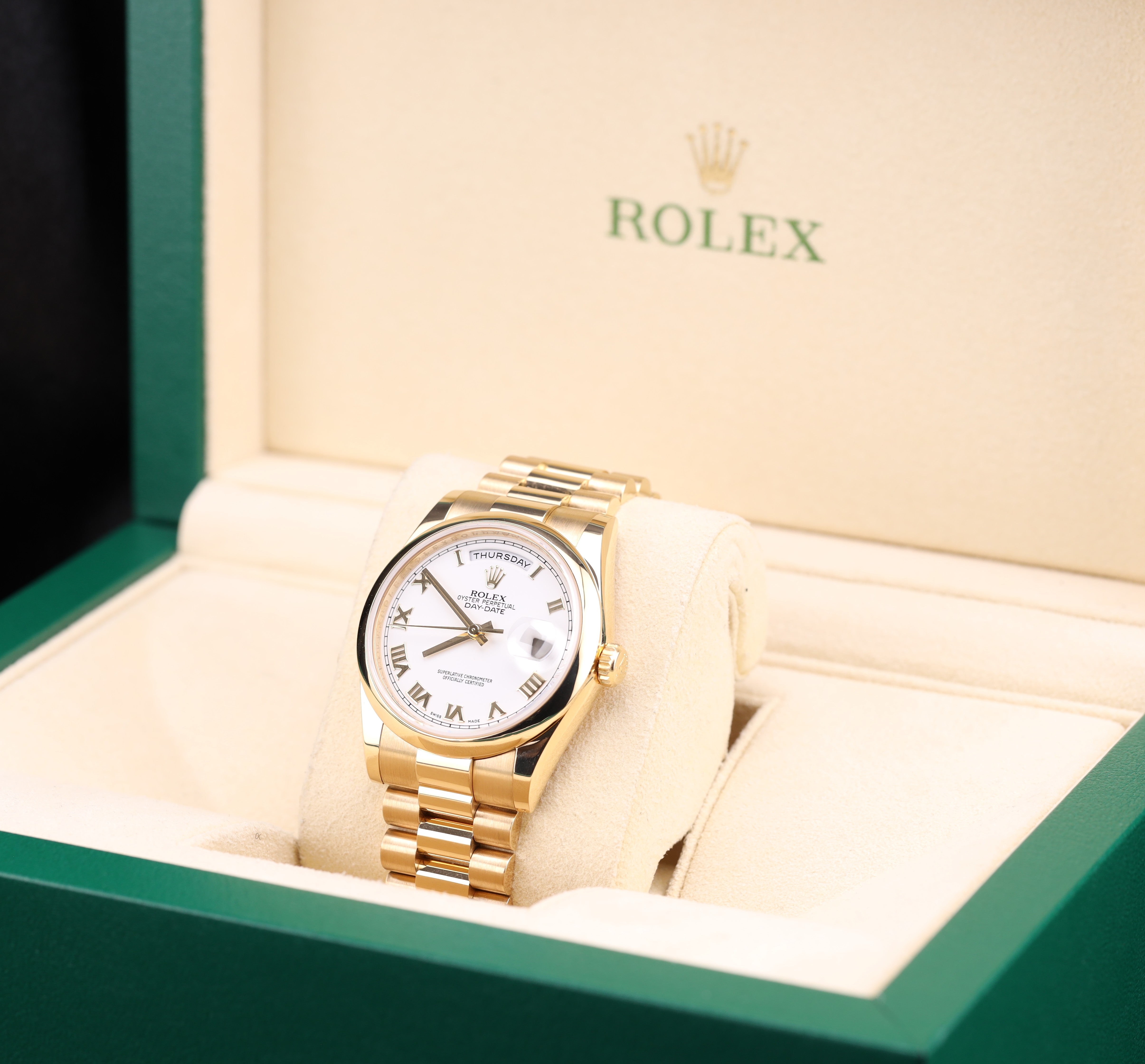 Rolex Day-Date 36 White Roman Dial Yellow Gold President Smooth Bezel 118208