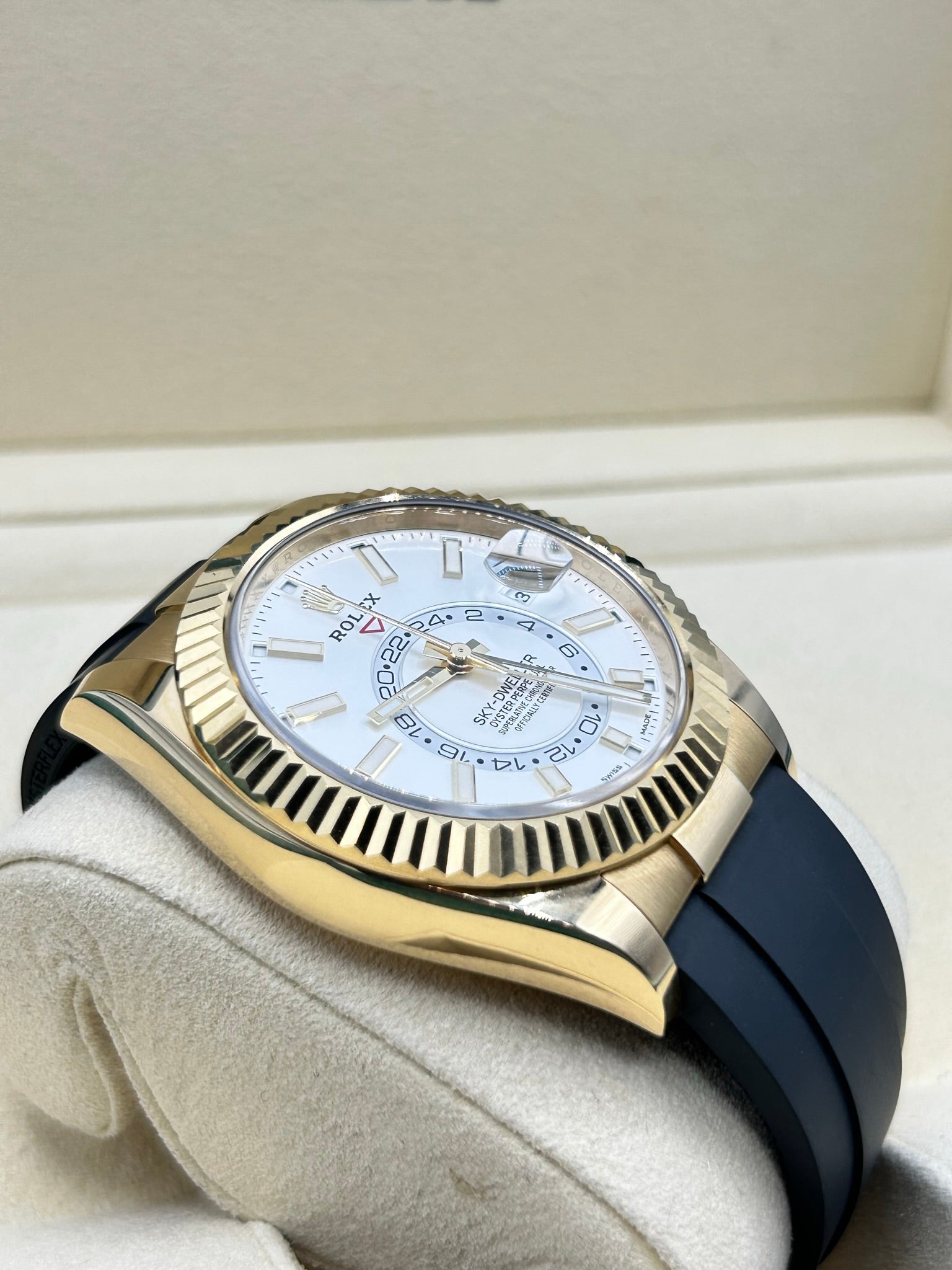 Rolex Sky-Dweller White Oysterflex 326238