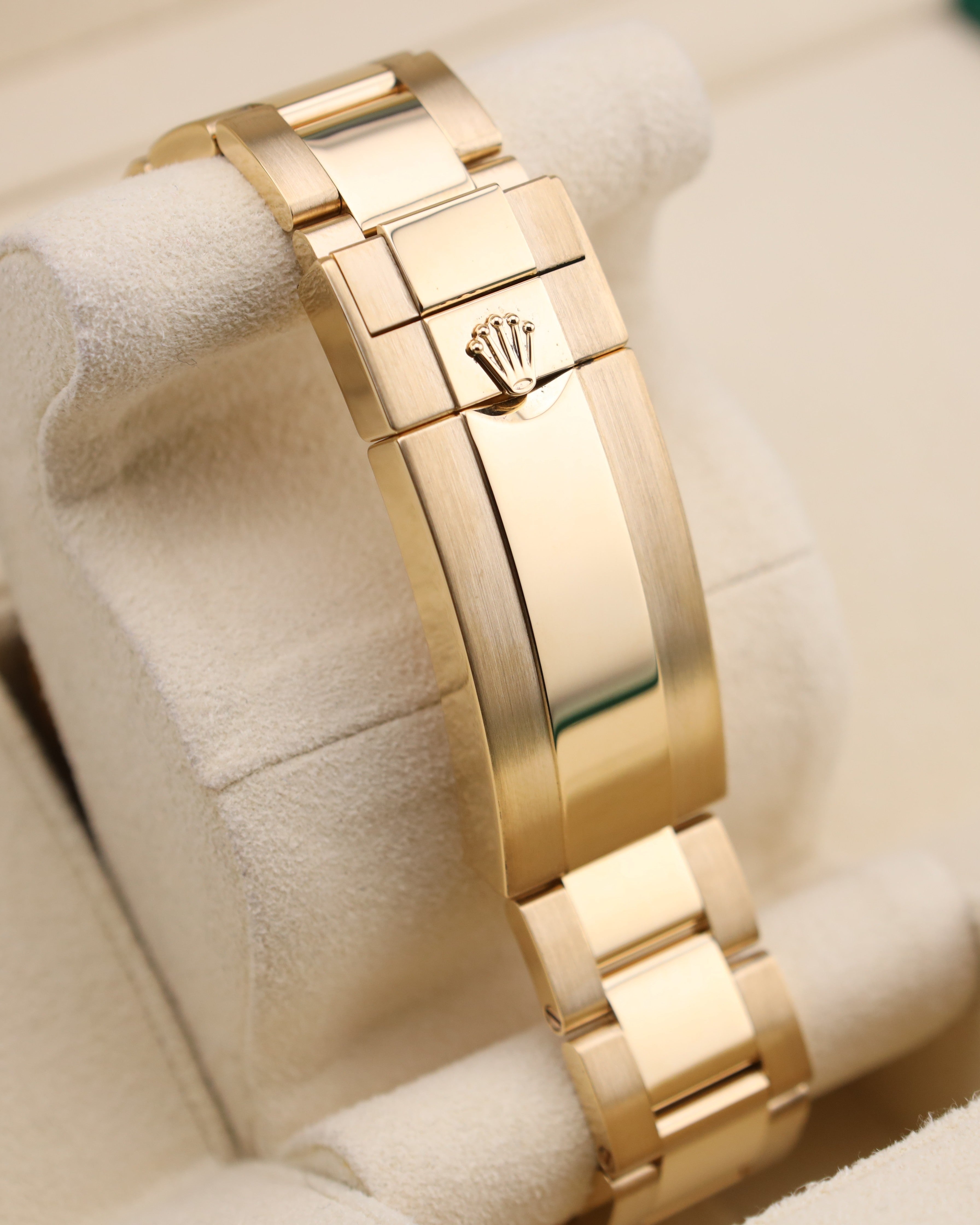 Rolex Submariner Date Black Dial Yellow Gold 126618LN