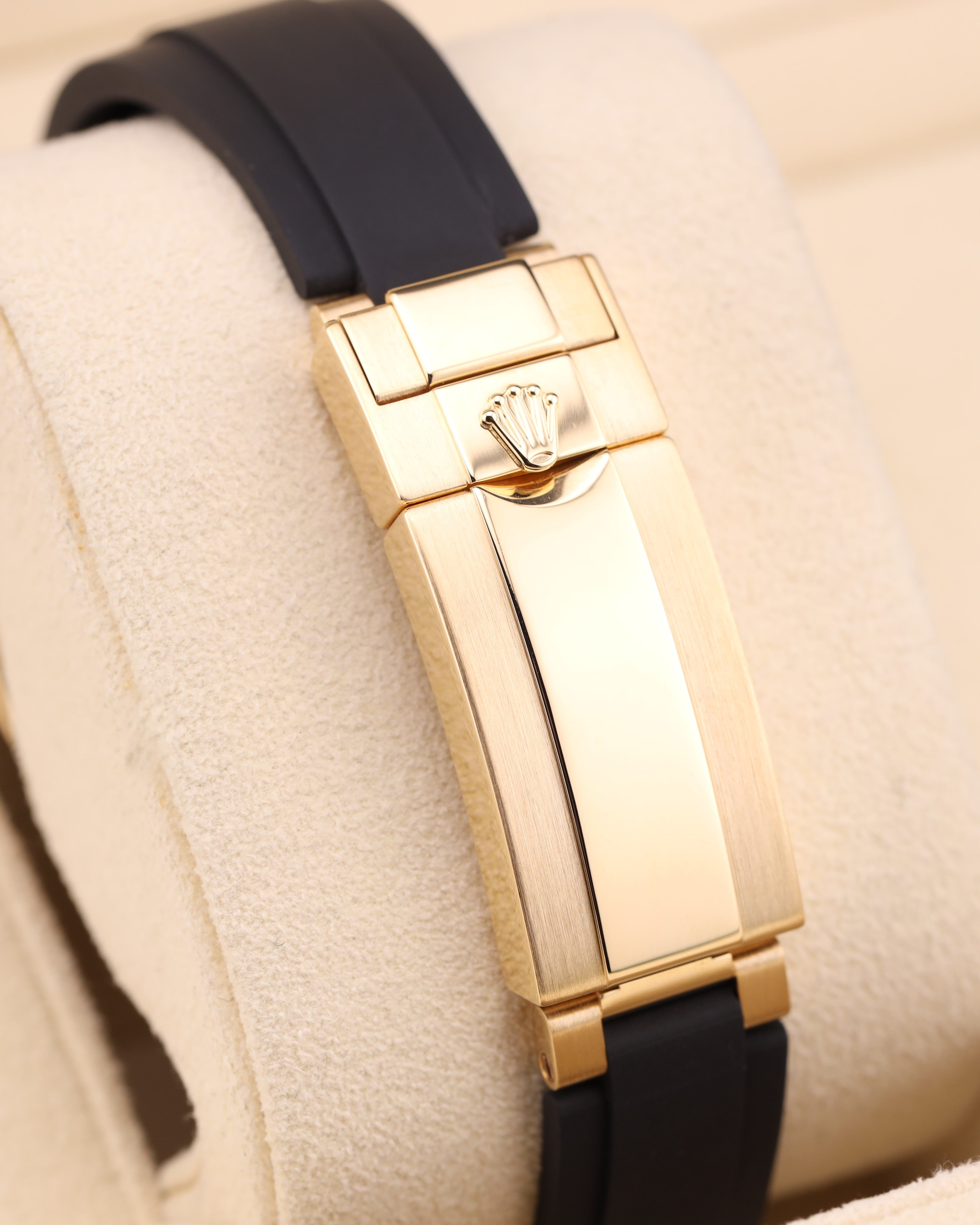 Rolex Yacht-Master 42 18k Yellow Gold Black Dial Oysterflex 226658 - 2024