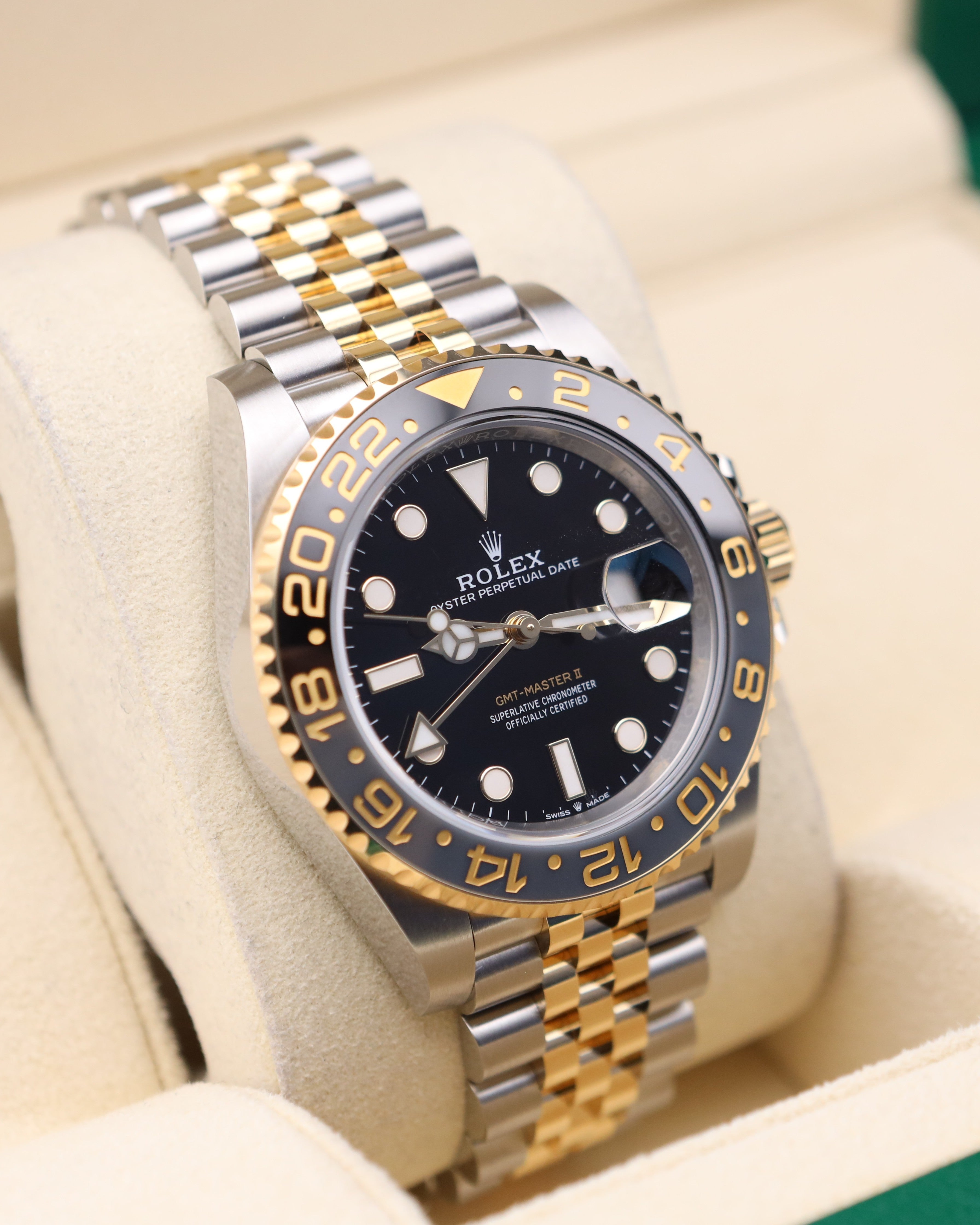 3MR 2ONページ Rolex GMT-Master II Zombie/Bumblebee on Jubilee 126713GRNR