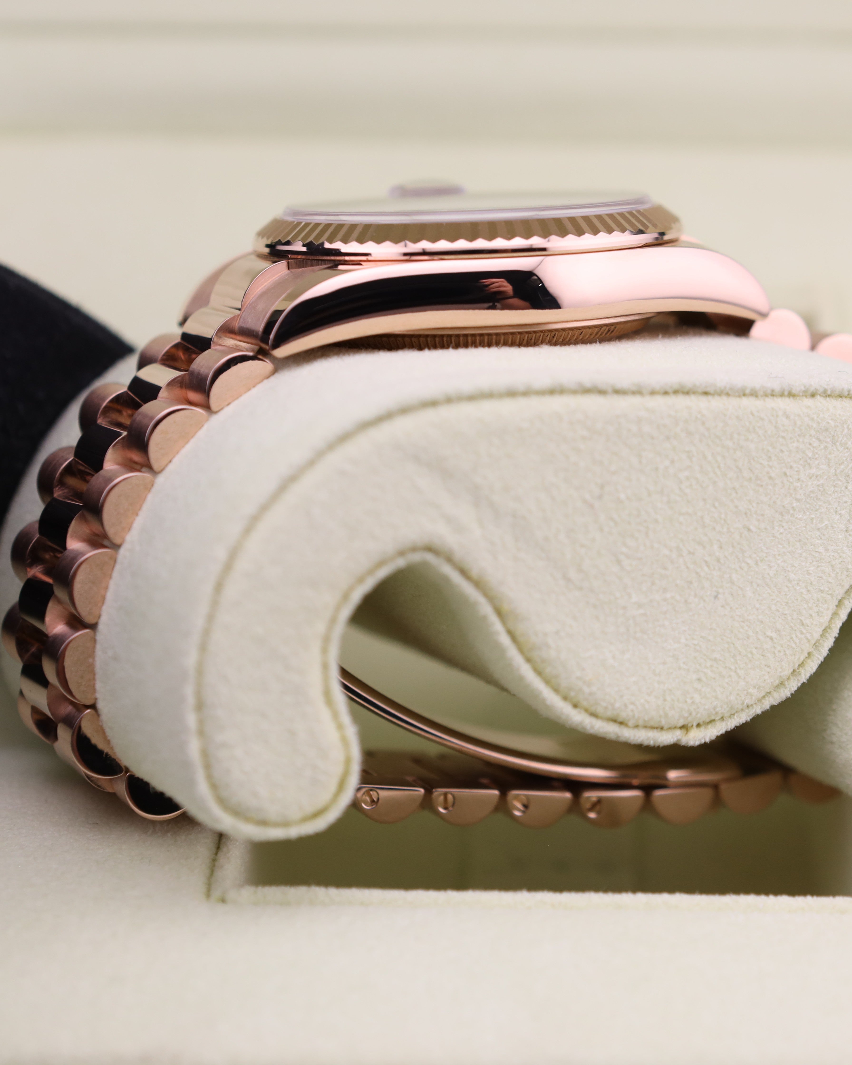 Rolex Day-Date 36 President Chocolate Ruby Diamond Dial 118235 18k Rose Gold