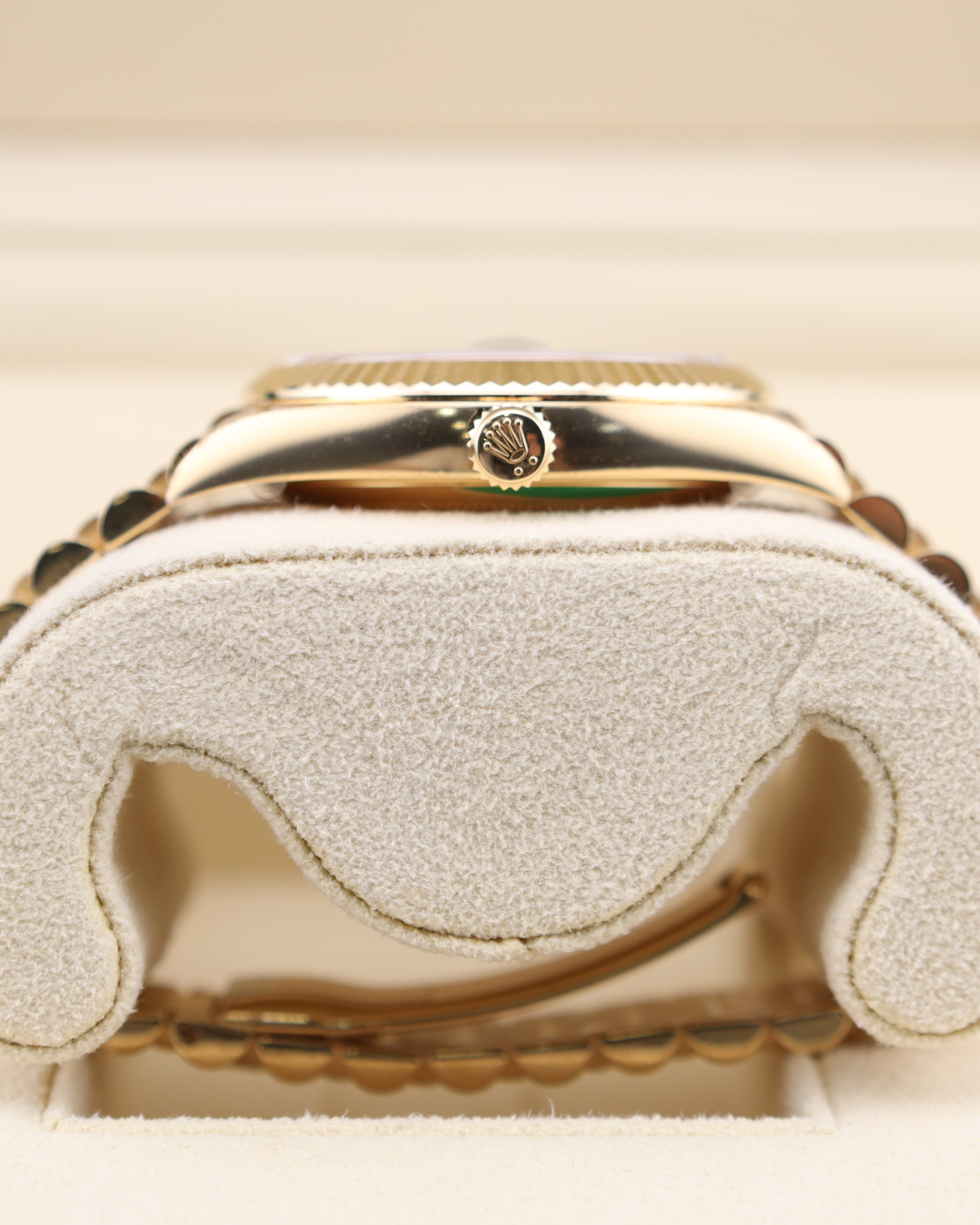 Rolex Day-Date 40 Green Ombre President Yellow Gold