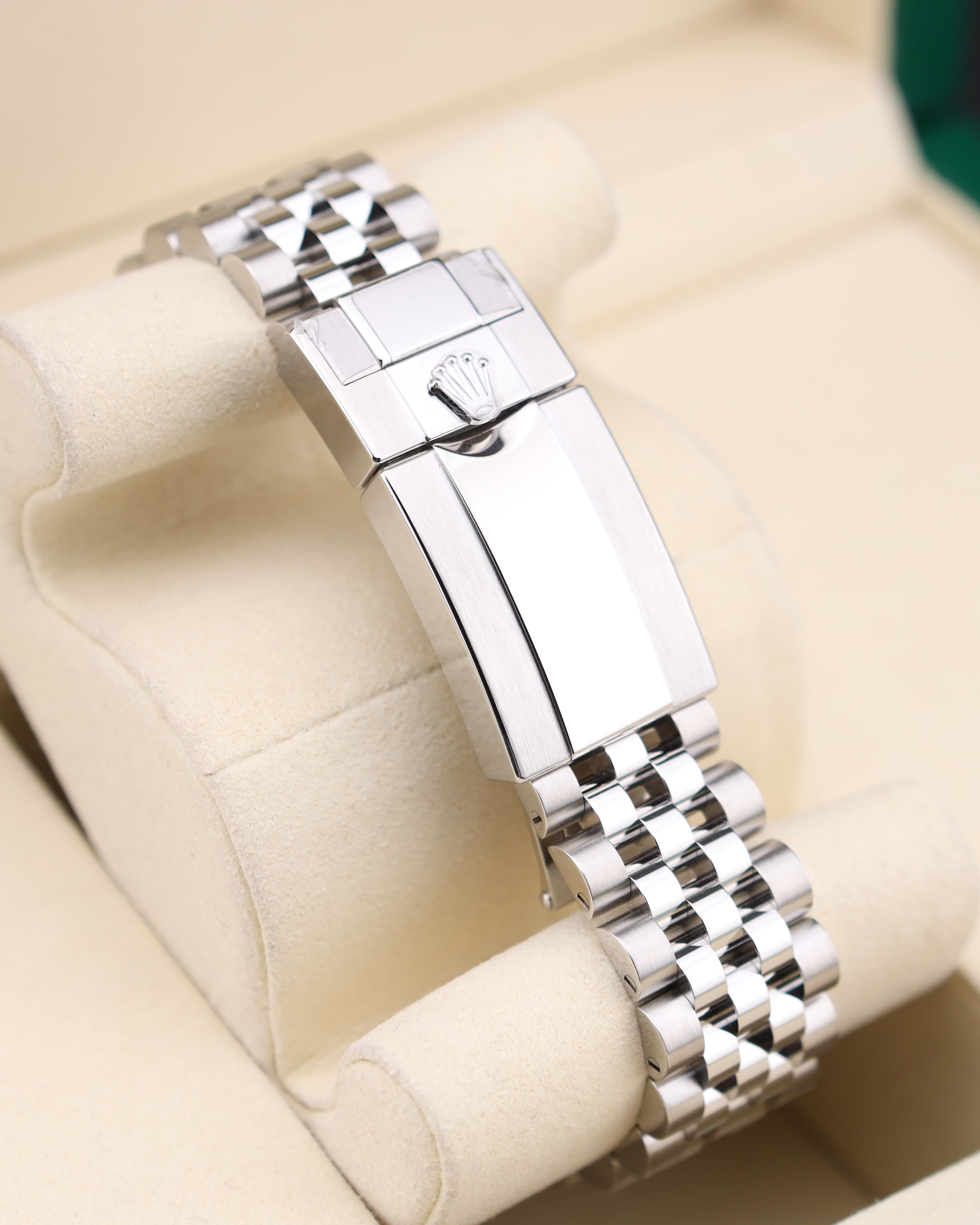 Rolex GMT-Master II Bruce Wayne on Jubilee 126710GRNR
