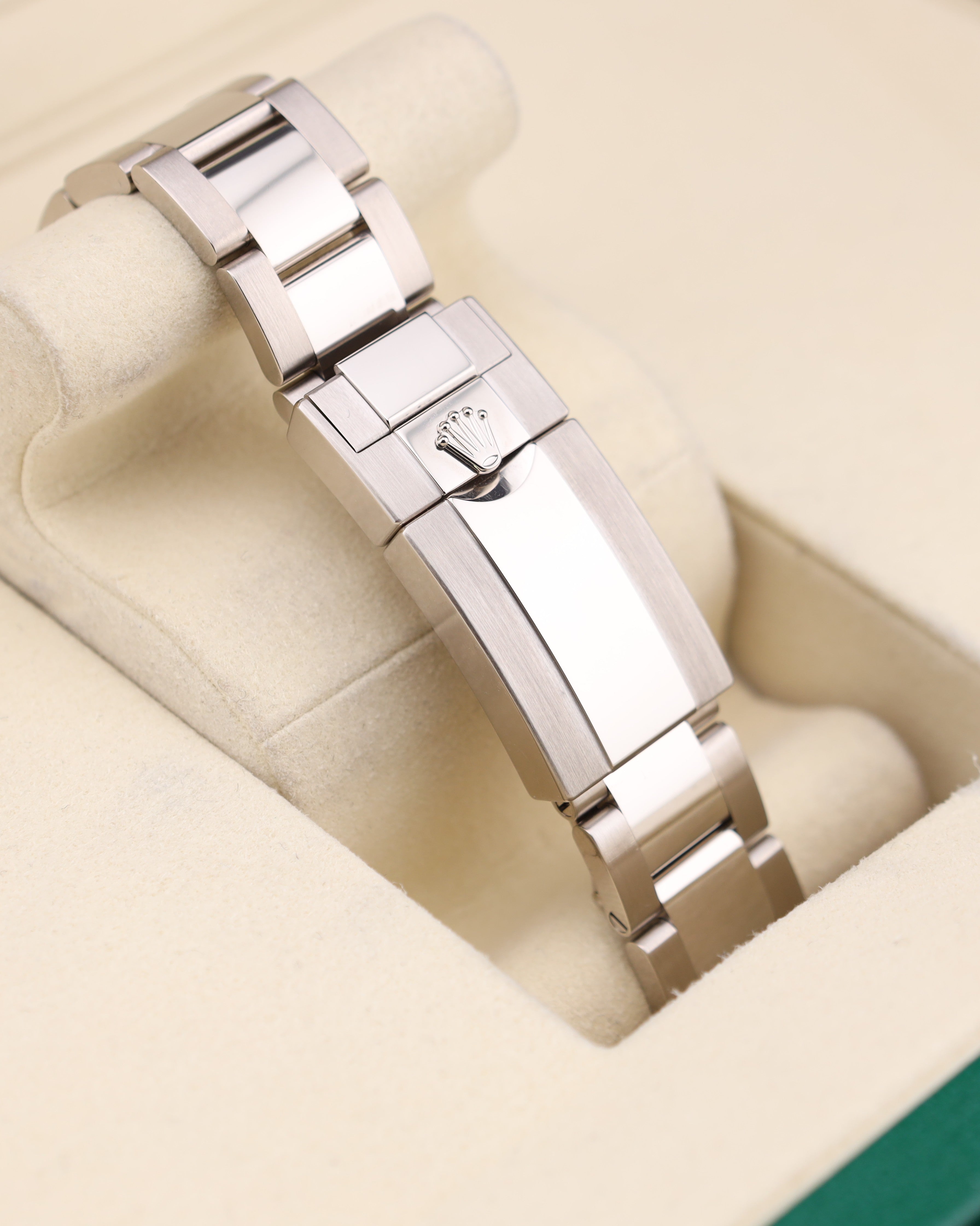 Rolex GMT-Master Green Dial White Gold Oyster 126729VTNR