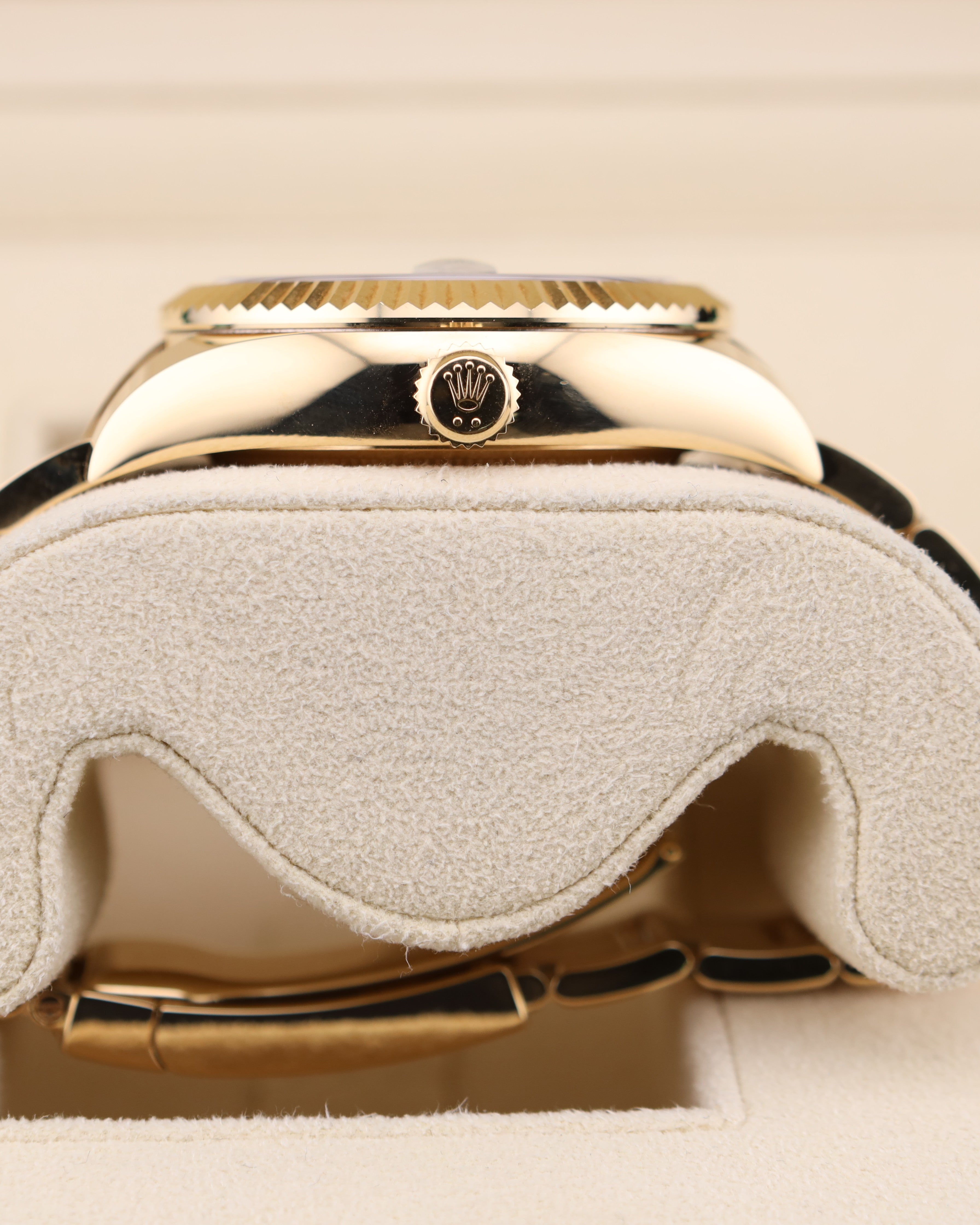 Rolex Sky-Dweller White Dial 18K Yellow Gold Oyster 326938