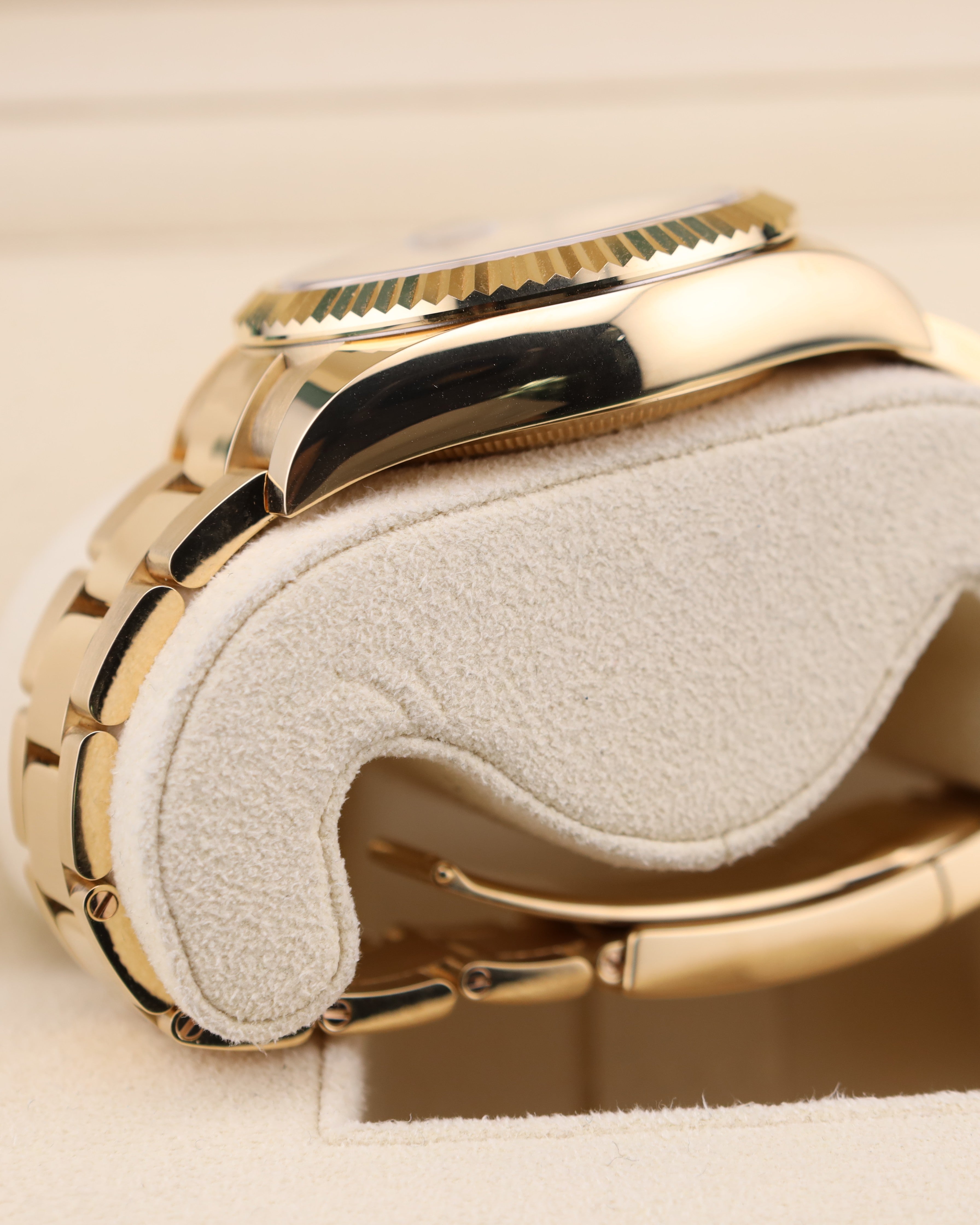 Rolex Sky-Dweller White Dial 18K Yellow Gold Oyster 326938