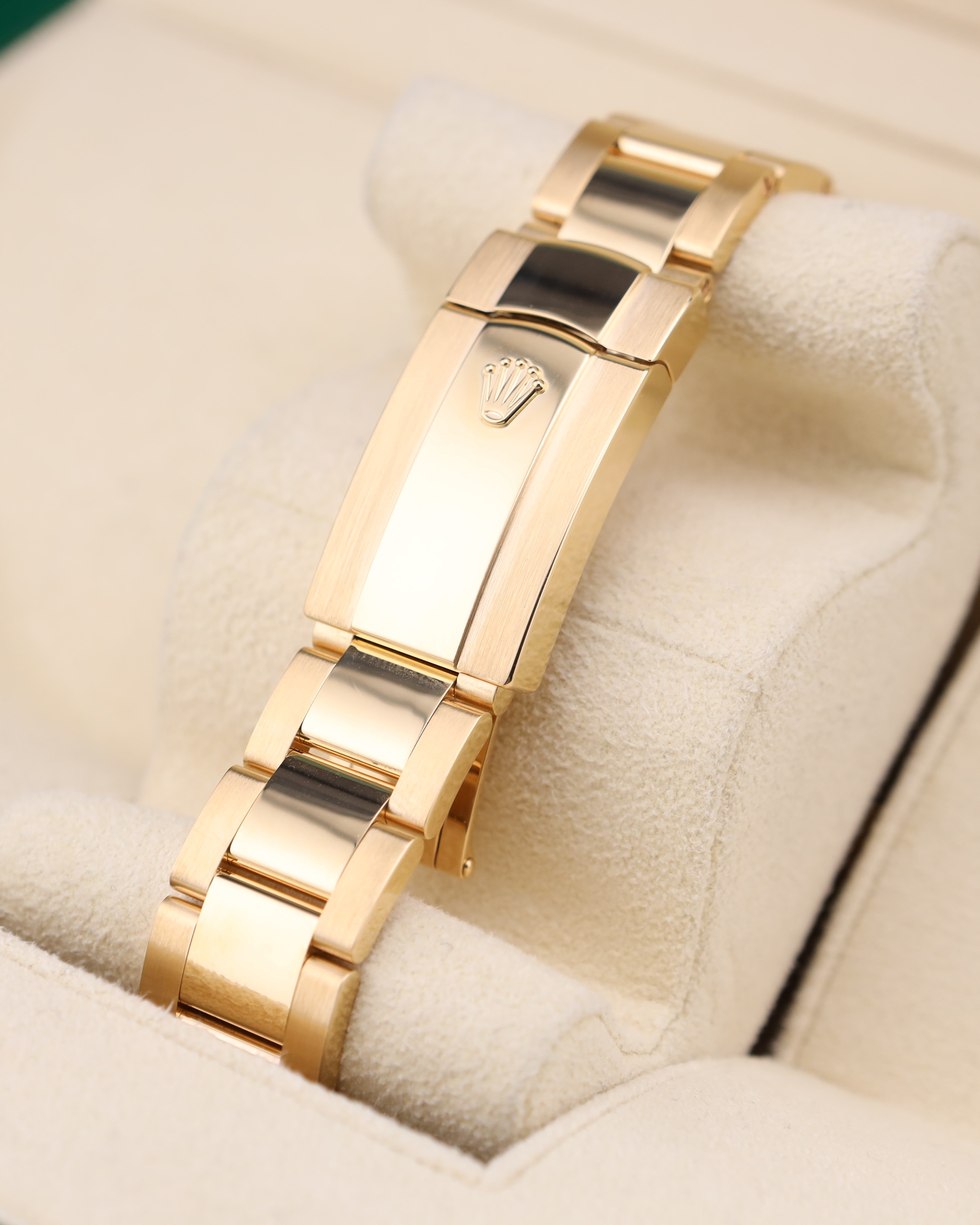 Rolex Sky-Dweller White Dial 18K Yellow Gold Oyster 326938