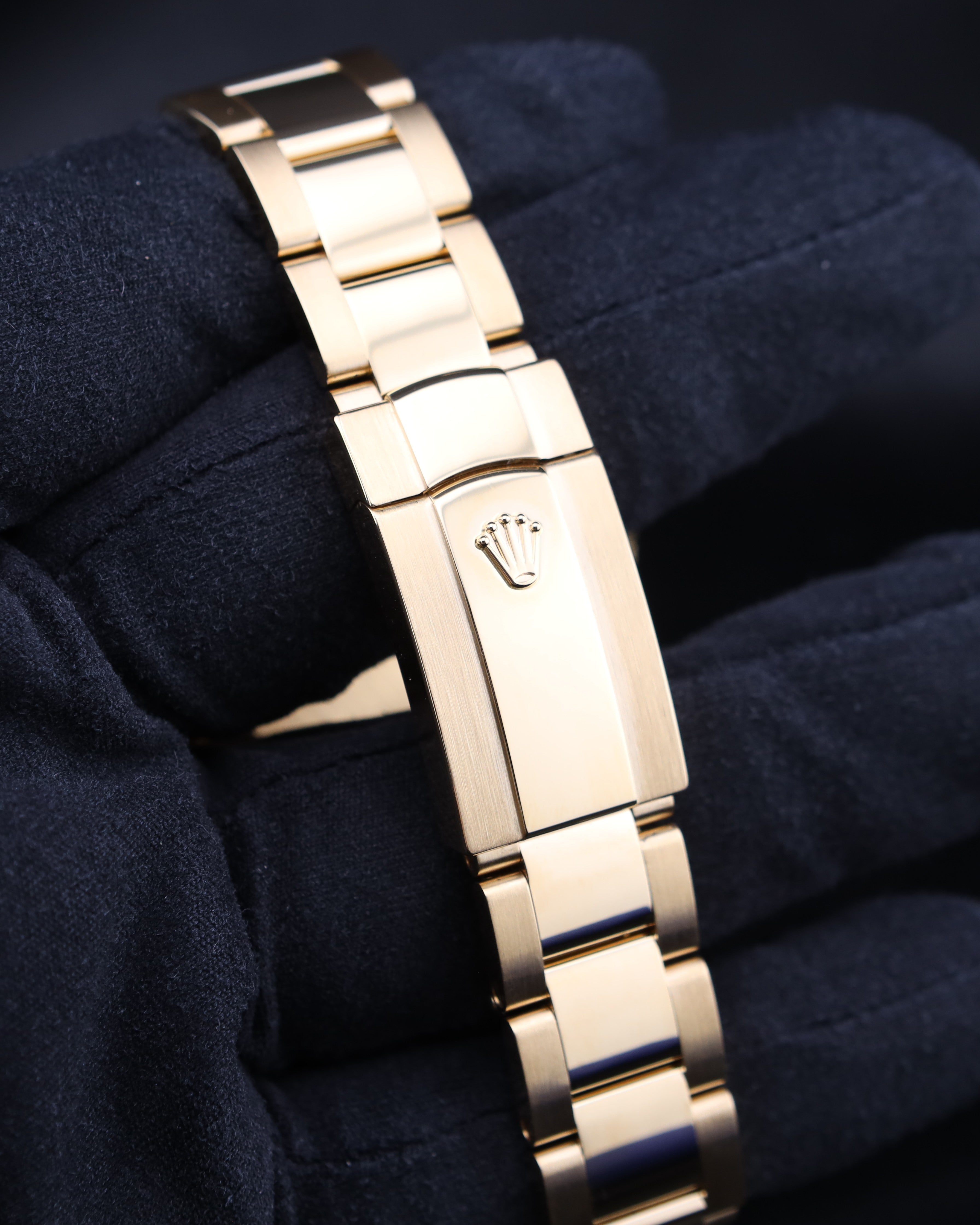 Rolex Sky-Dweller White Dial 18K Yellow Gold Oyster 326938