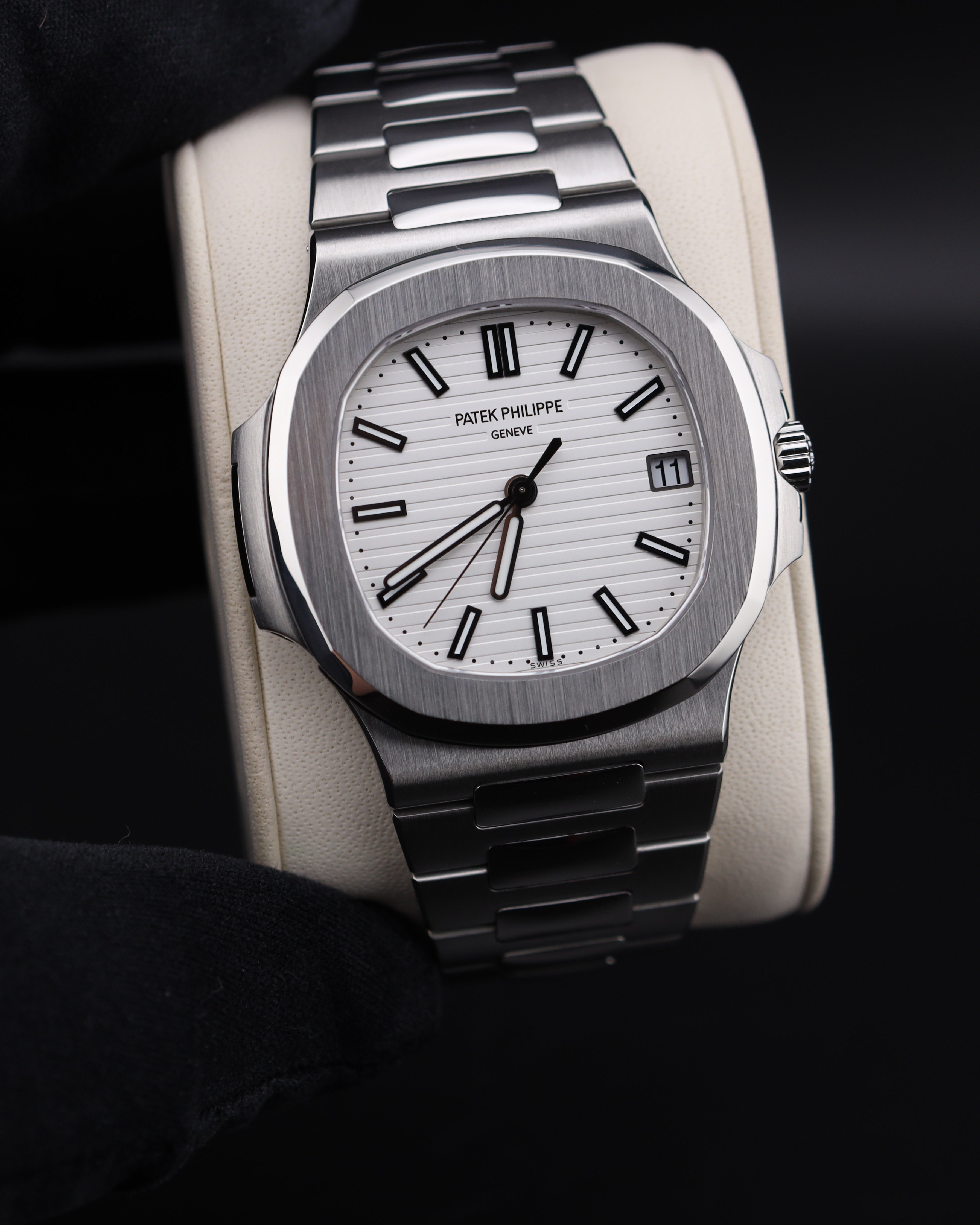 Patek Philippe Nautilus White Piano Dial 5711/1A-011Patek Philippe Nautilus White Piano Dial 5711/1A-011