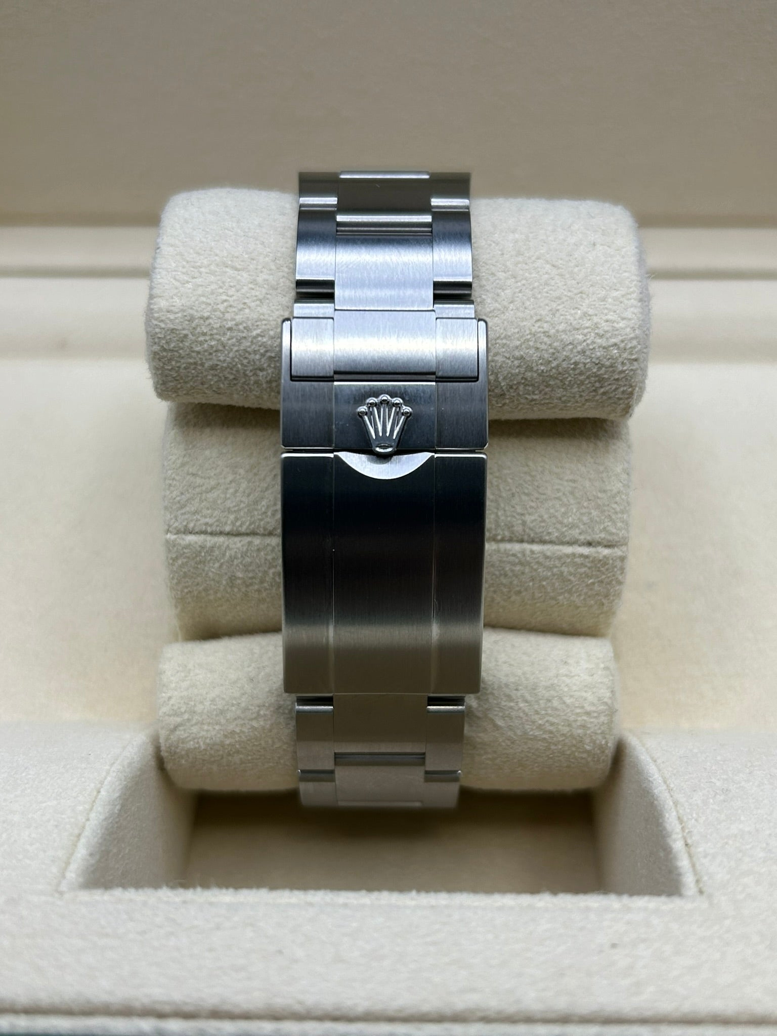 amです Rolex Explorer II 42mm White 